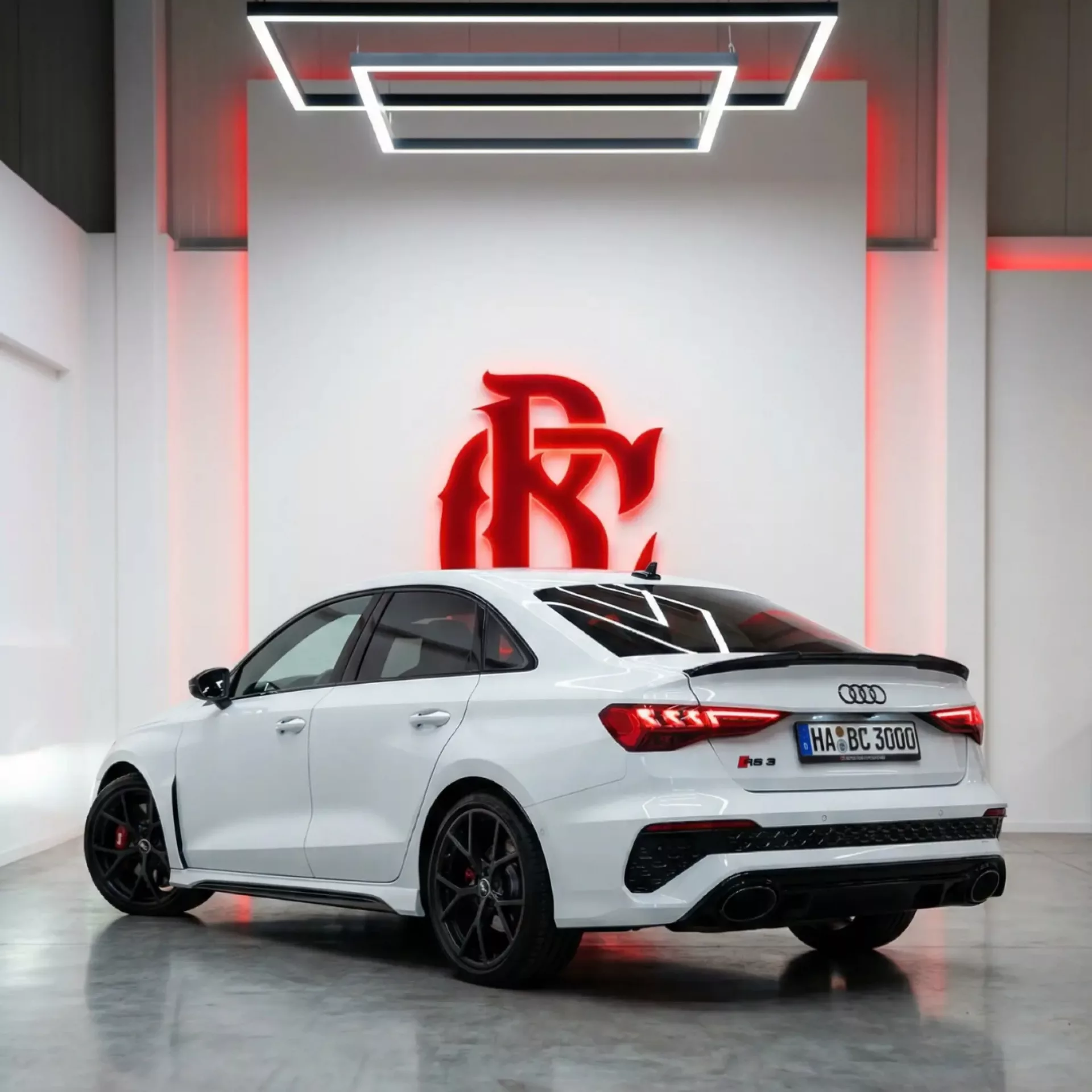 AUDI RS3 Limousine in Weiß von hinten mieten