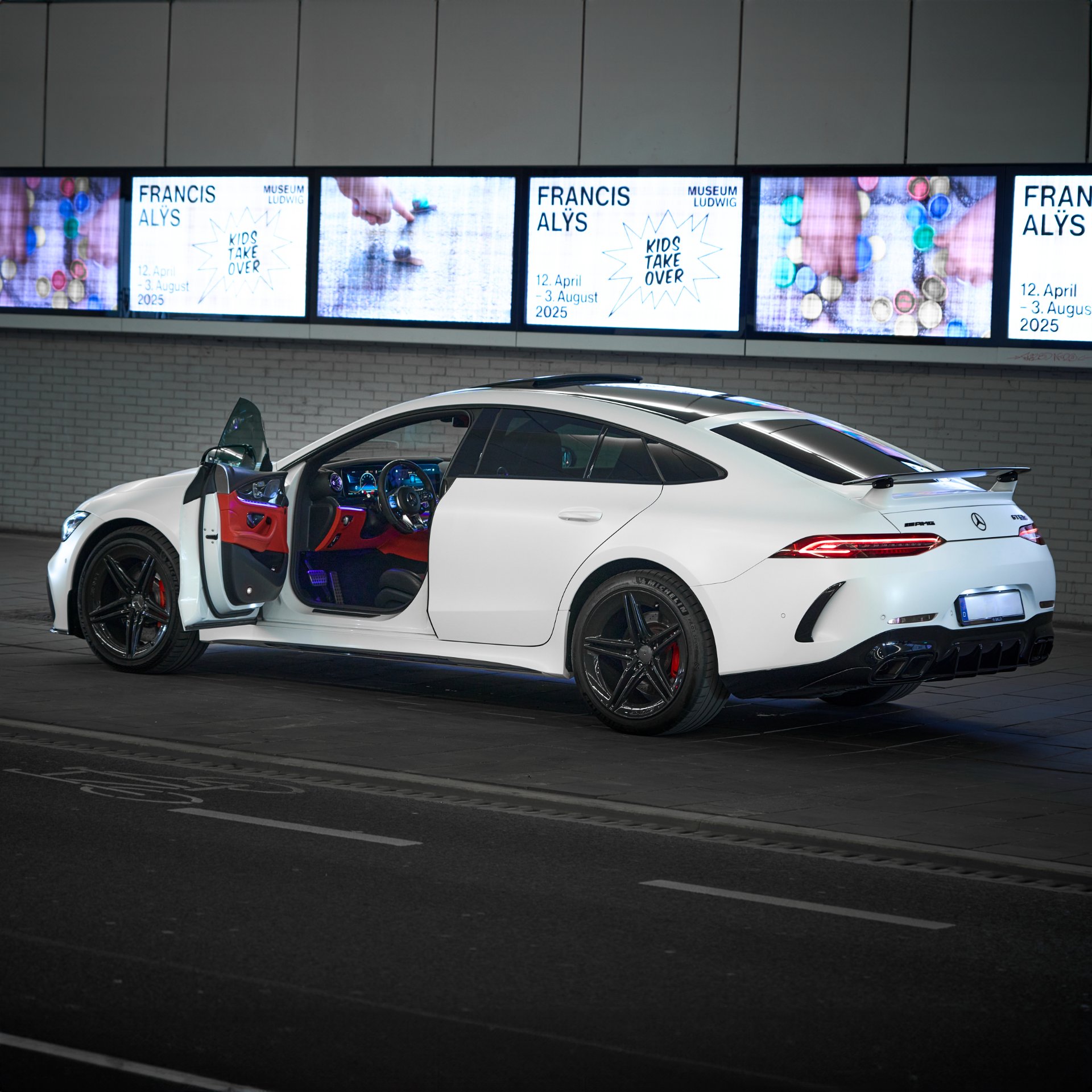 2021 Mercedes Seitenansicht links - Mieten in Köln