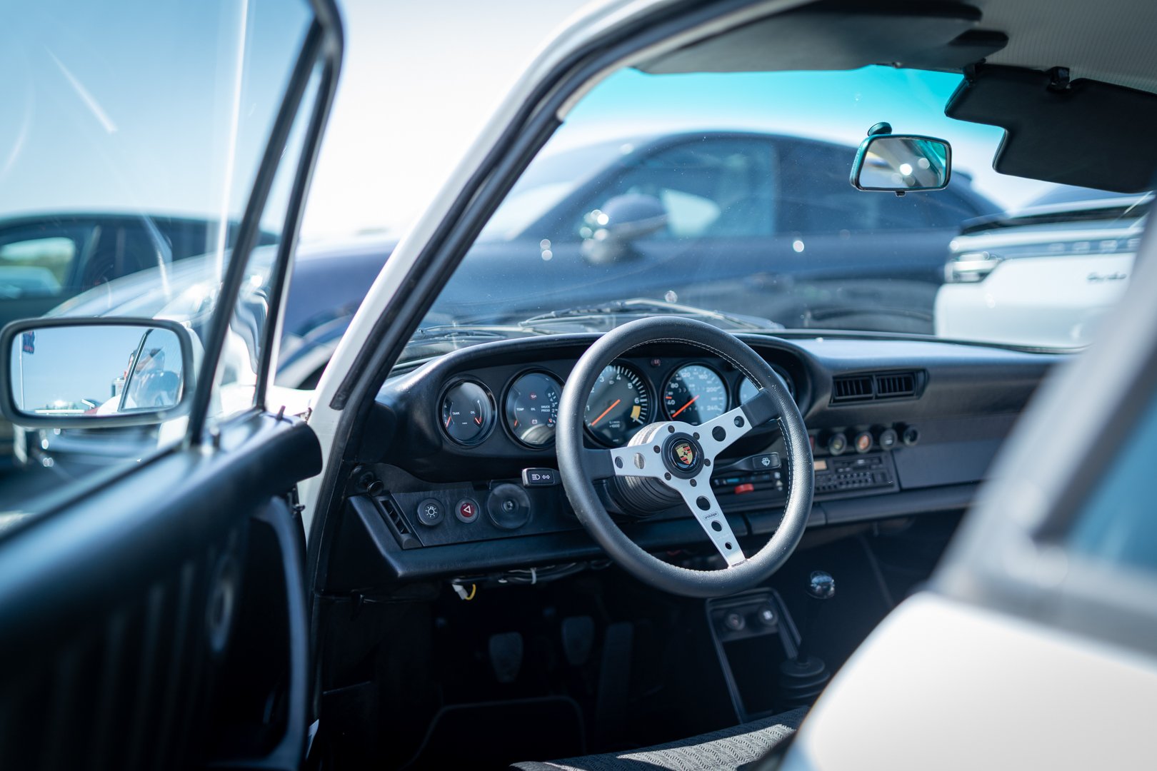 1982 Porsche  Innenraum Cockpit - Mieten in Hamburg