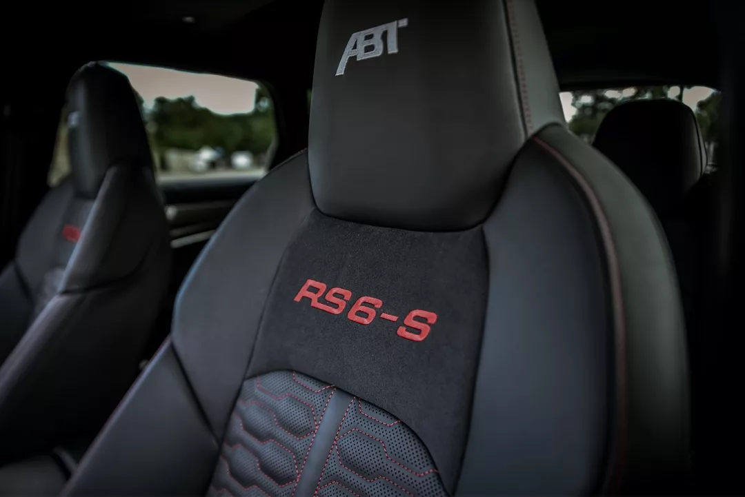 Audi RS6-S ABT 2025 Innenraum mit Sportsitzen mieten.