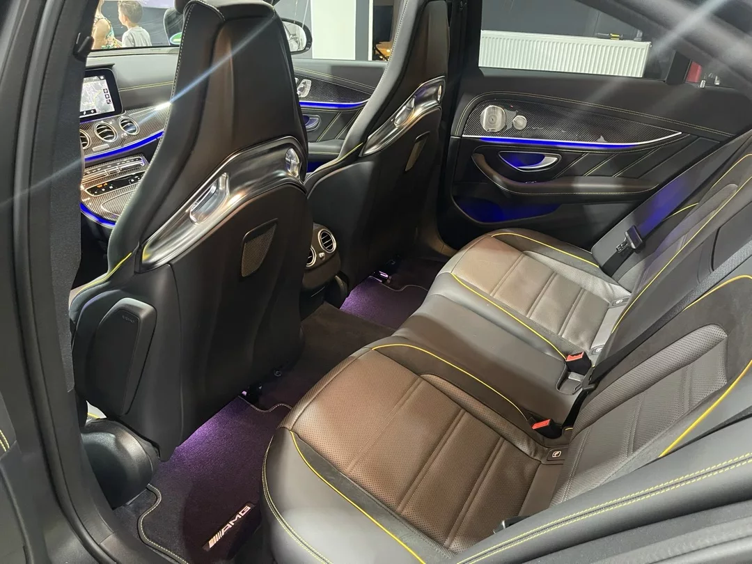 Mercedes E63s Final Edition Innenraum mit Ledersitzen mieten