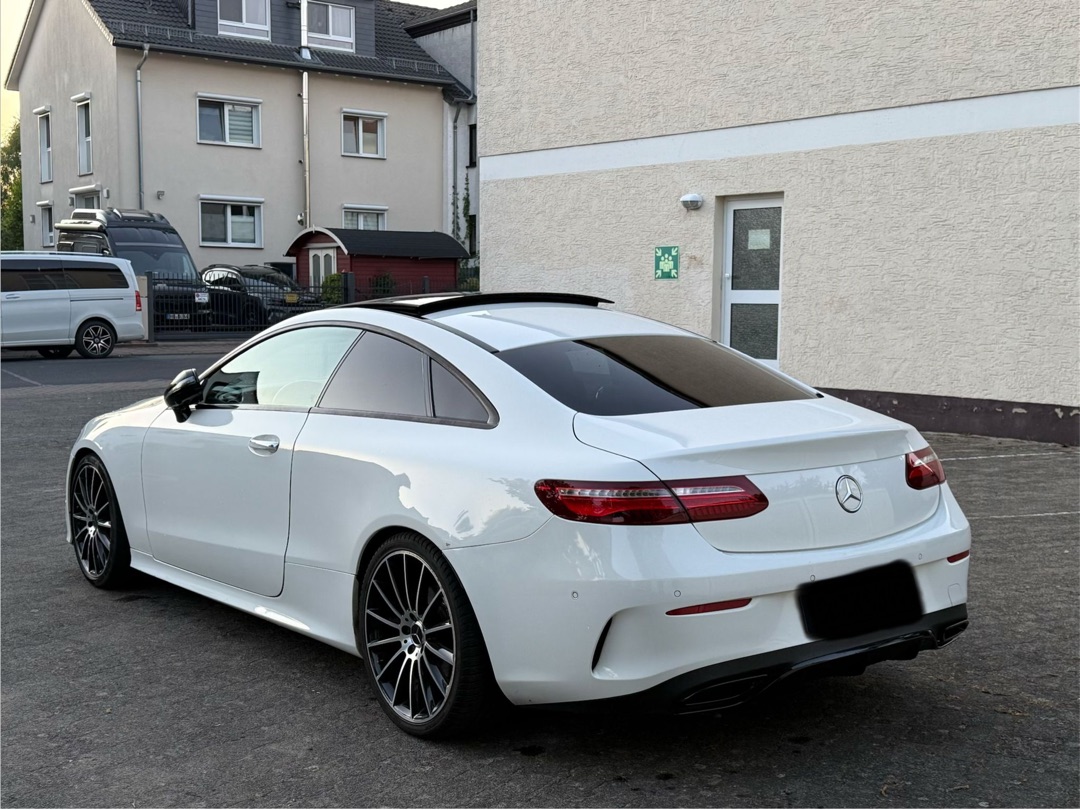Mercedes Benz E220d Coupé AMG