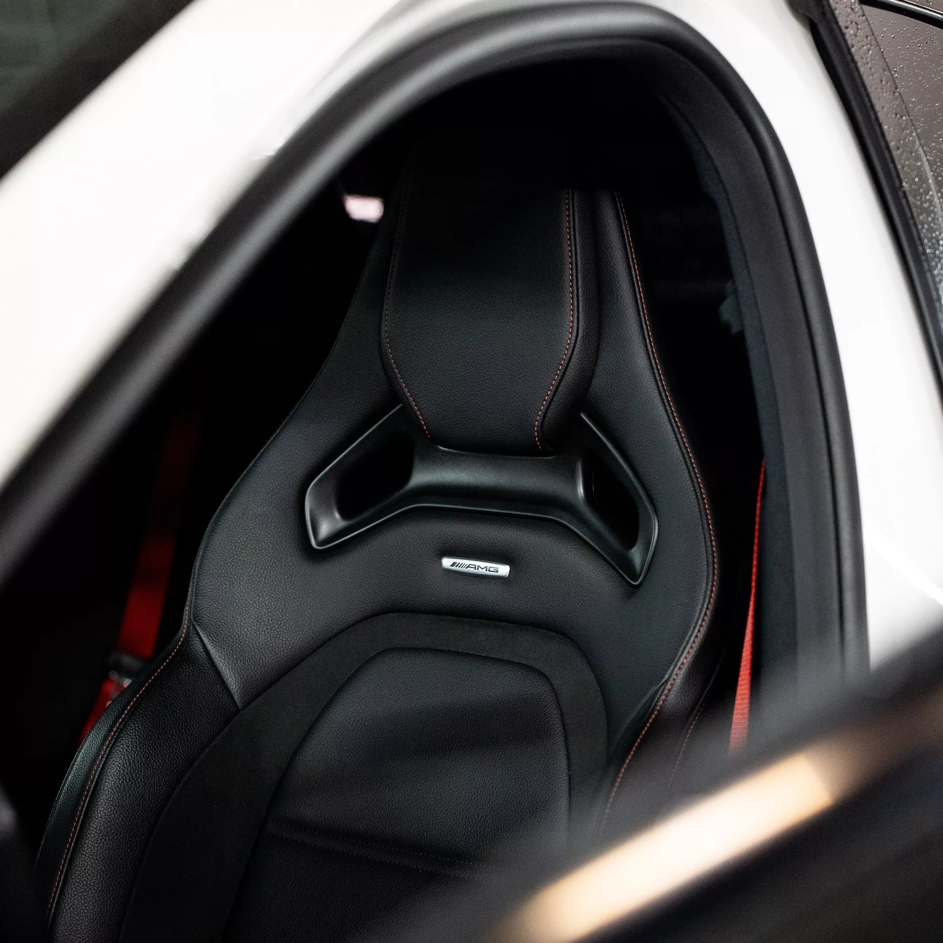 Mercedes-Benz E53 AMG Performance Innenraum mit Sportsitzen mieten