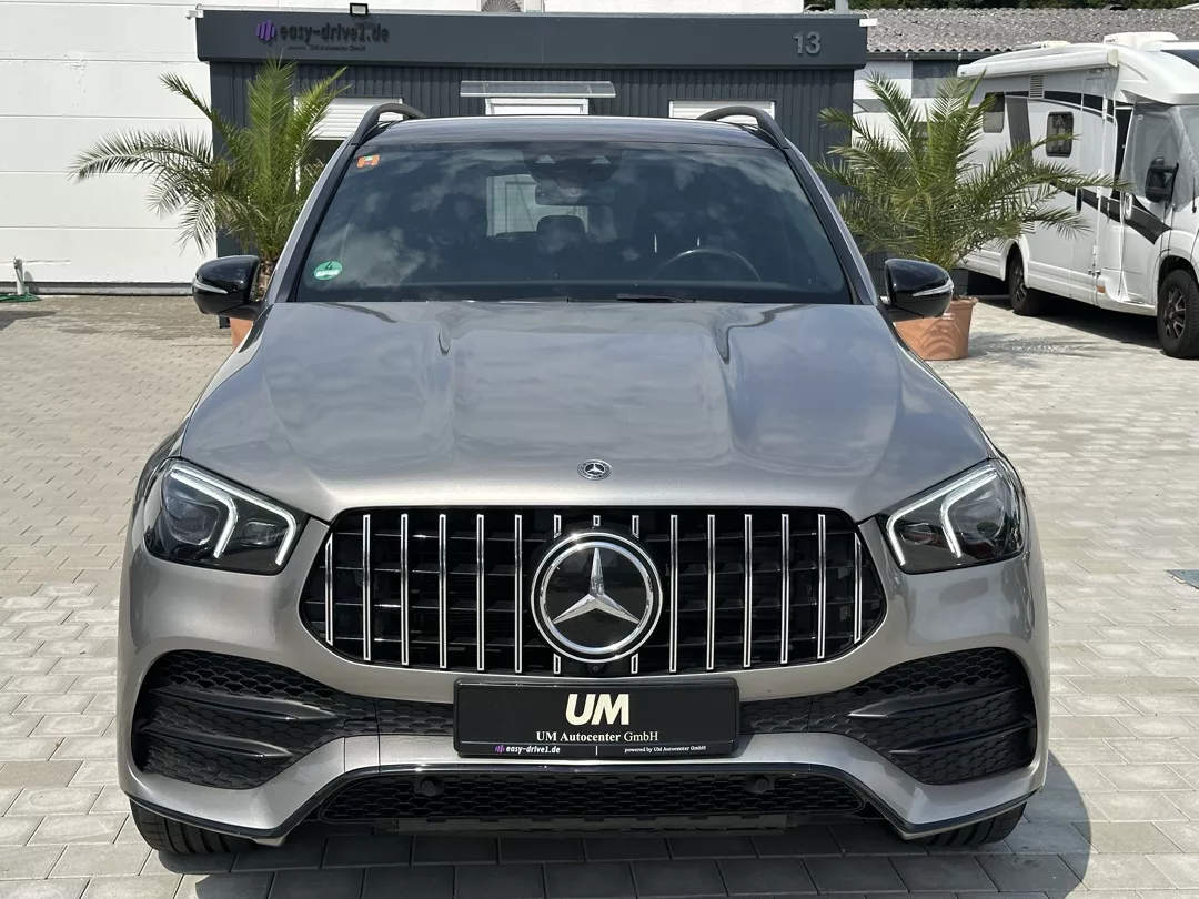 Mercedes-Benz GLE 300 in Grau, Frontansicht mieten
