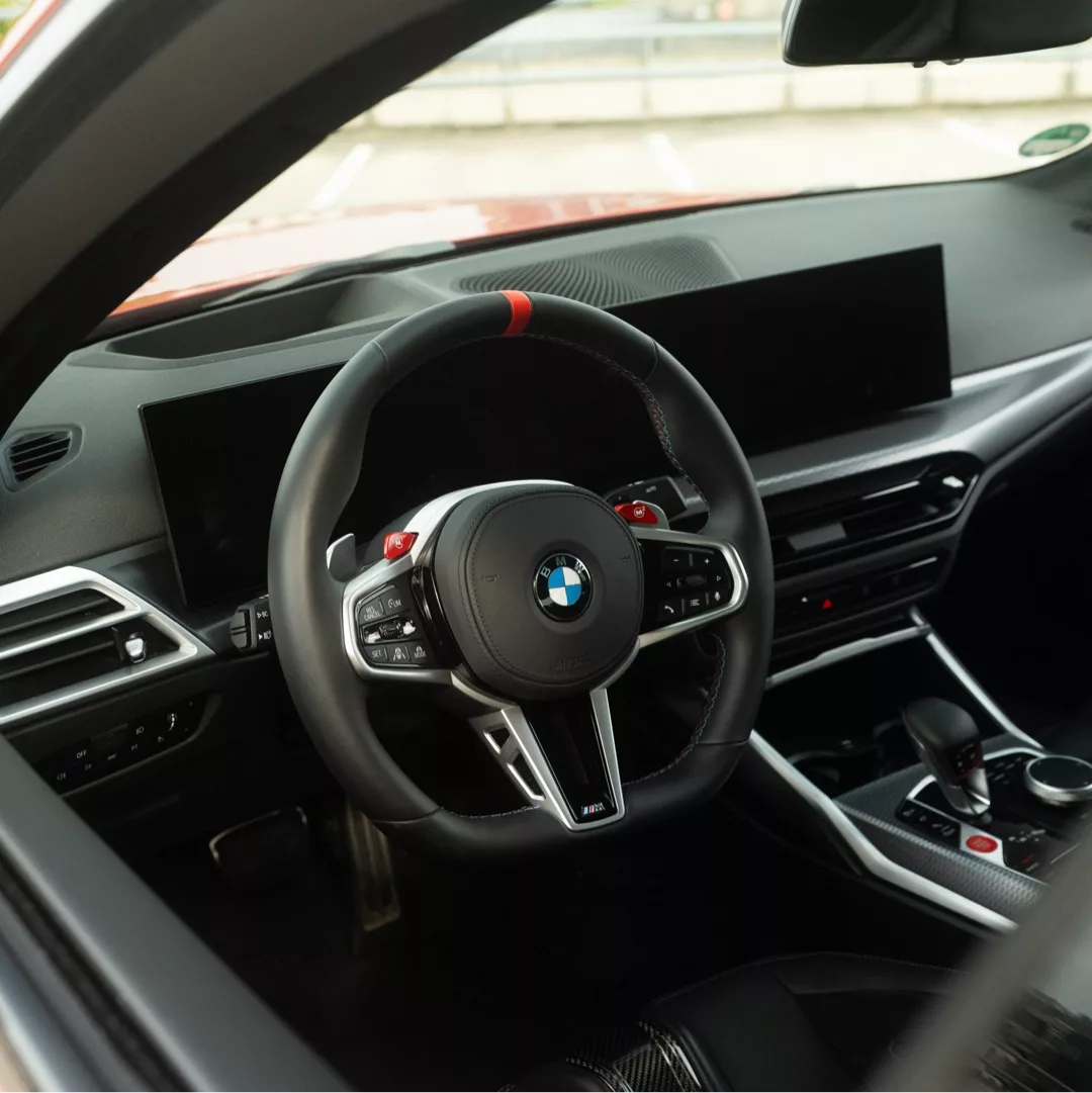 BMW M3 Competition Cockpit mit Multifunktionslenkrad mieten