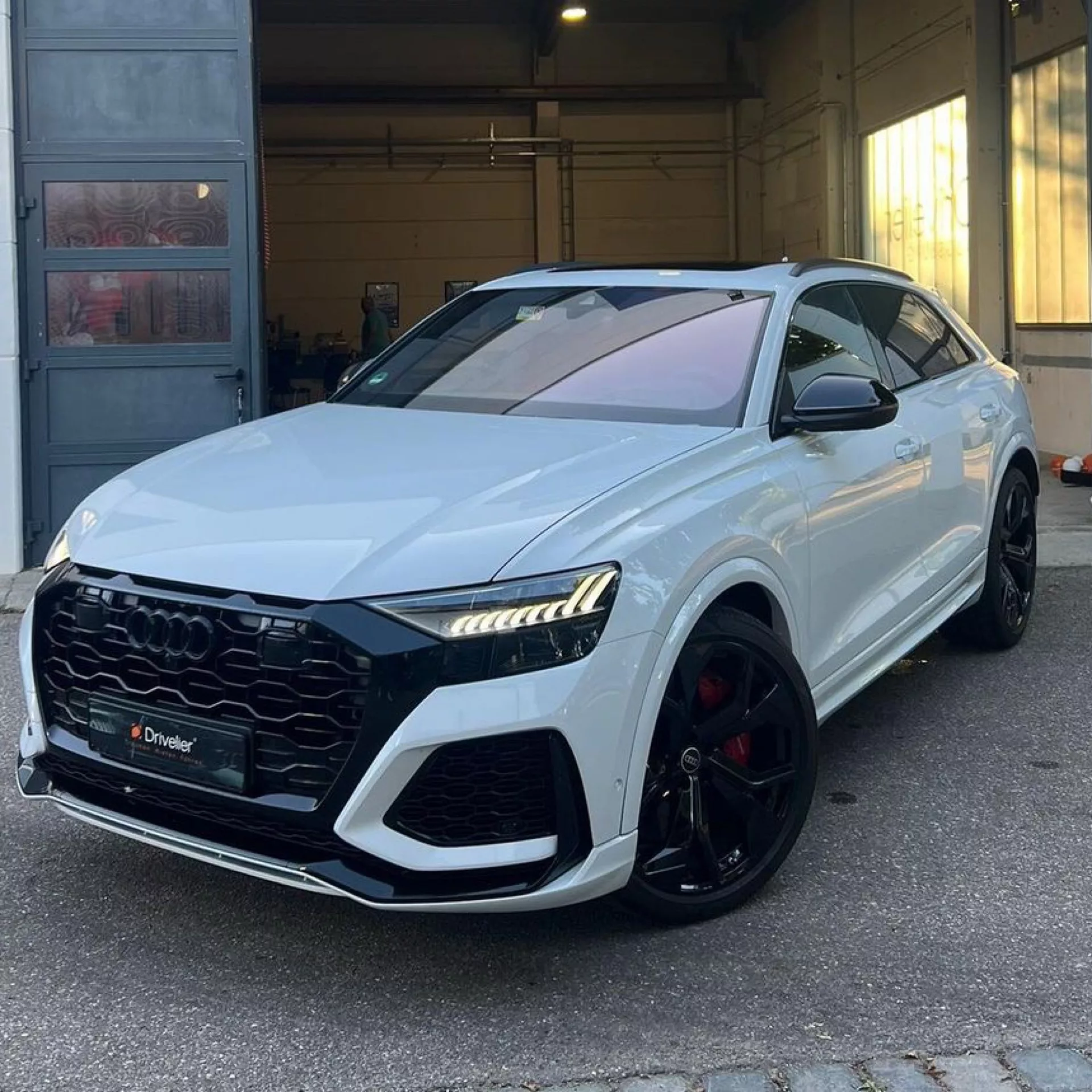 2021 Audi RSQ8 mit 600PS, Automatik, 3.8s (0-100) - Mieten in Augsburg