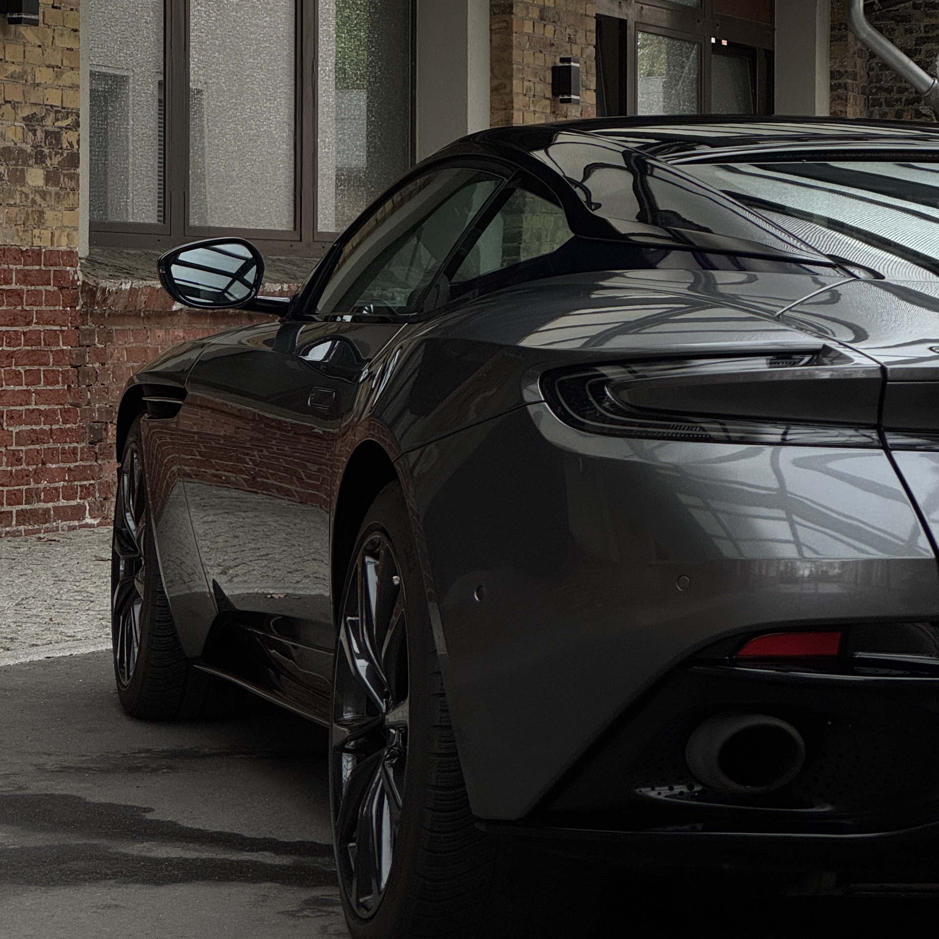 2019 Aston Martin null Rückansicht - Mieten in Berlin