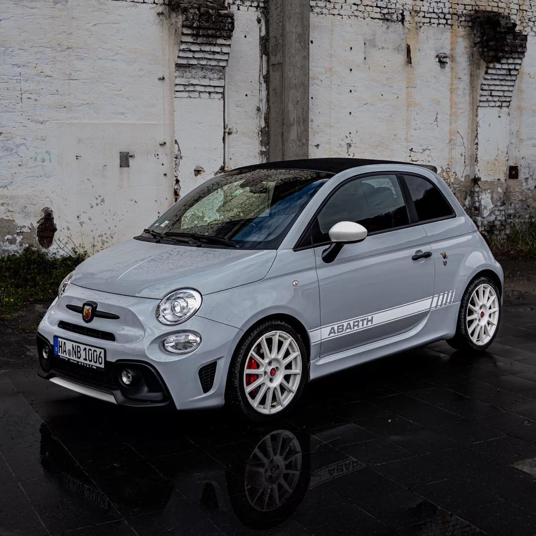 ABARTH 595 esseesse MIT AKRAPOVIC