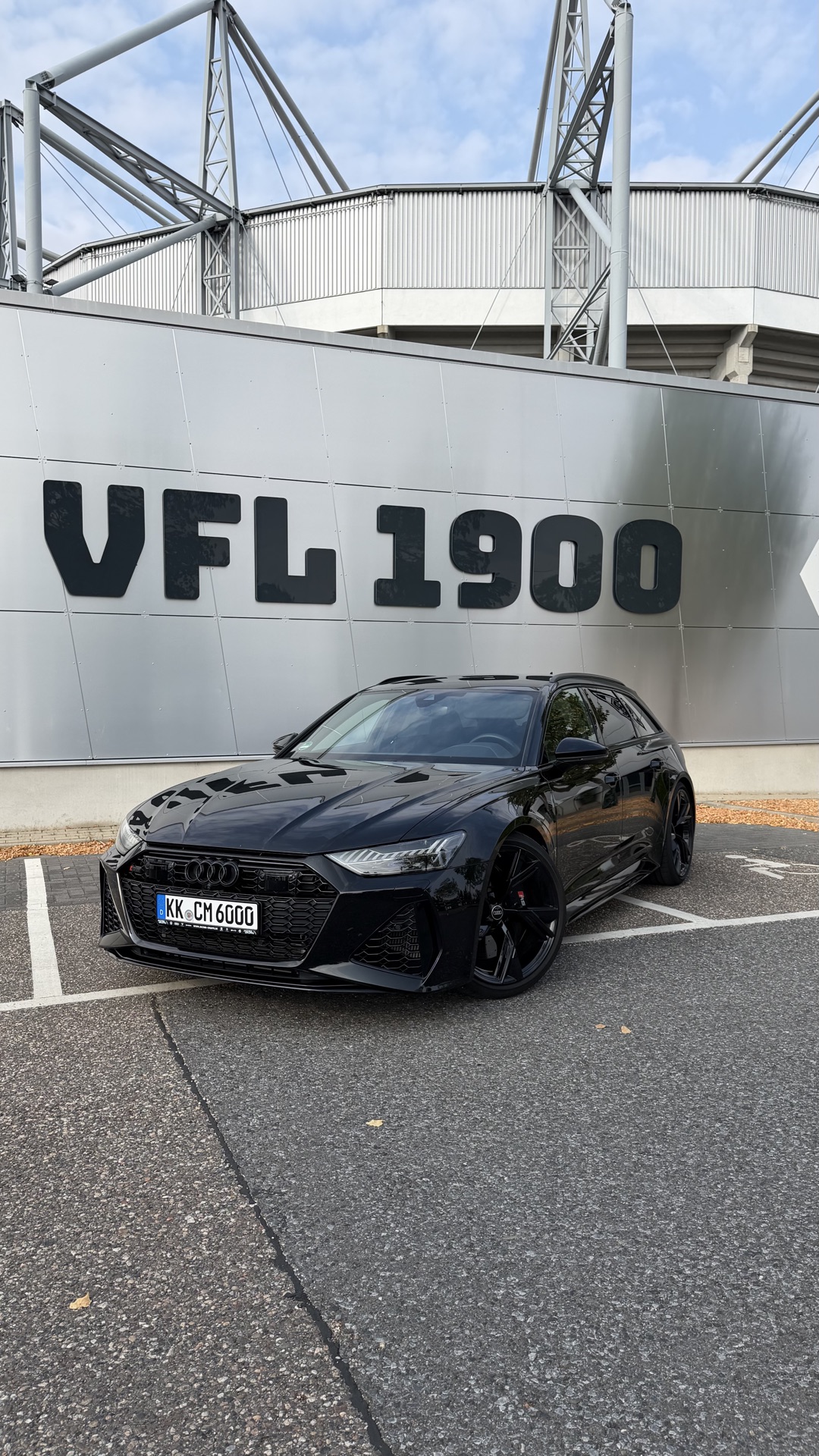 2022 Audi RS6 mit 600PS, Automatik, 3.6s (0-100) - Mieten in Mönchengladbach