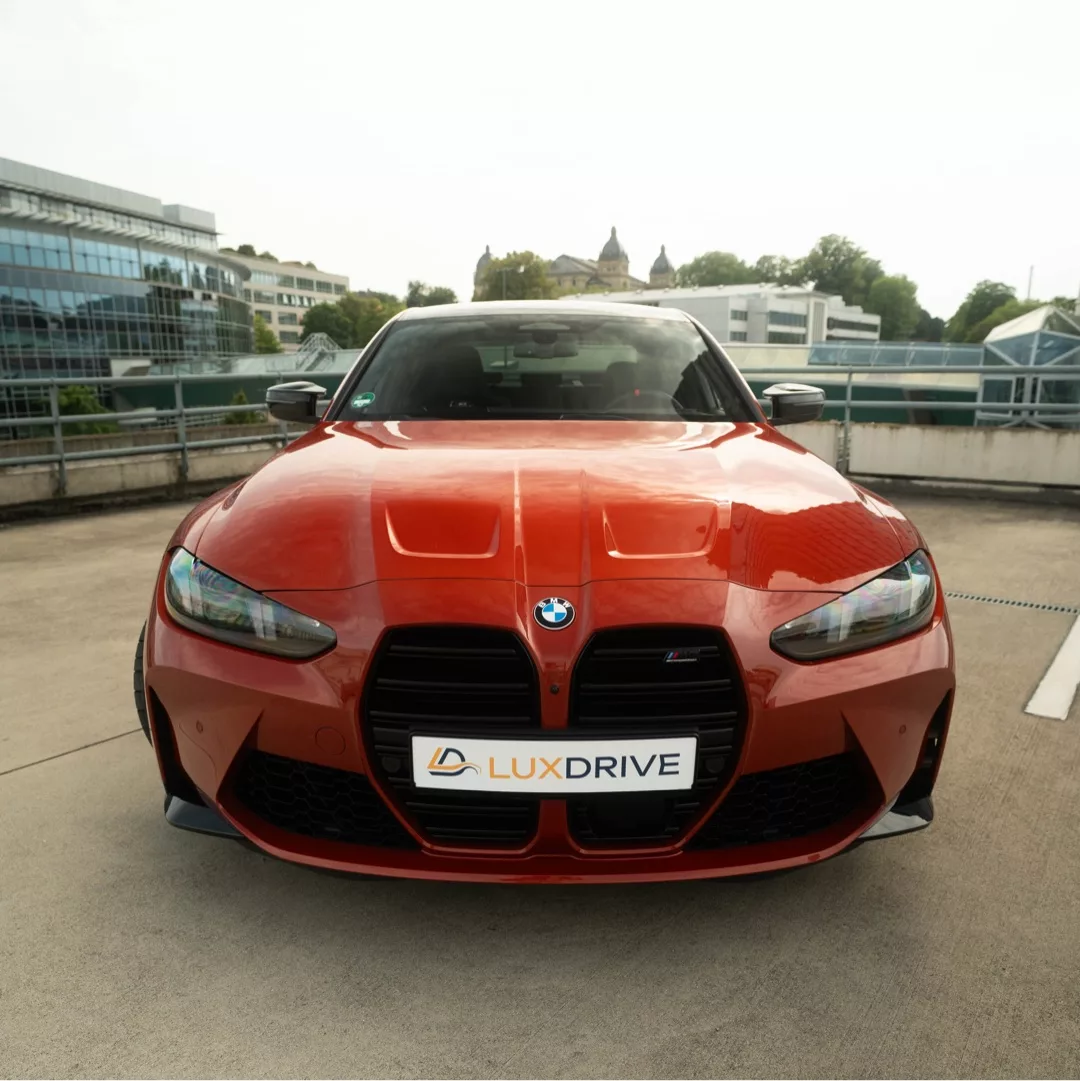 BMW M3 Competition in Rot - Frontansicht mieten