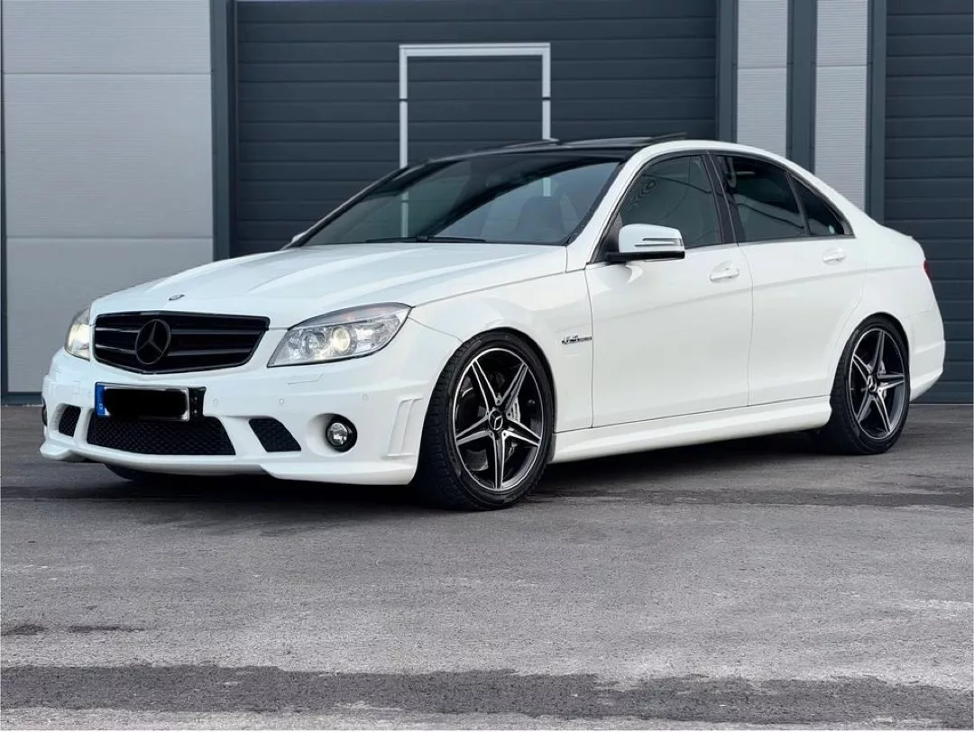 2009 Mercedes Benz W204 C63 AMG mit 457PS, Automatik, 3.1s (0-100) - Mieten in Kölliken