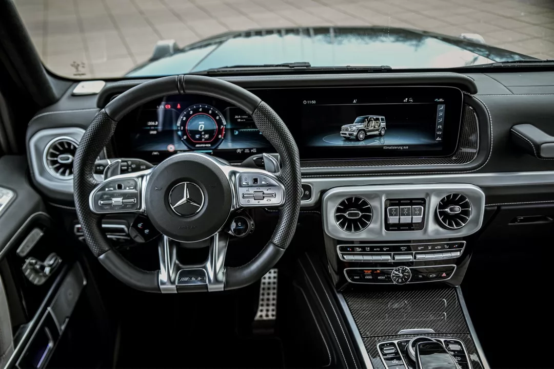 Mercedes-Benz G63 AMG 2024 Innenraum mit Armaturenbrett mieten