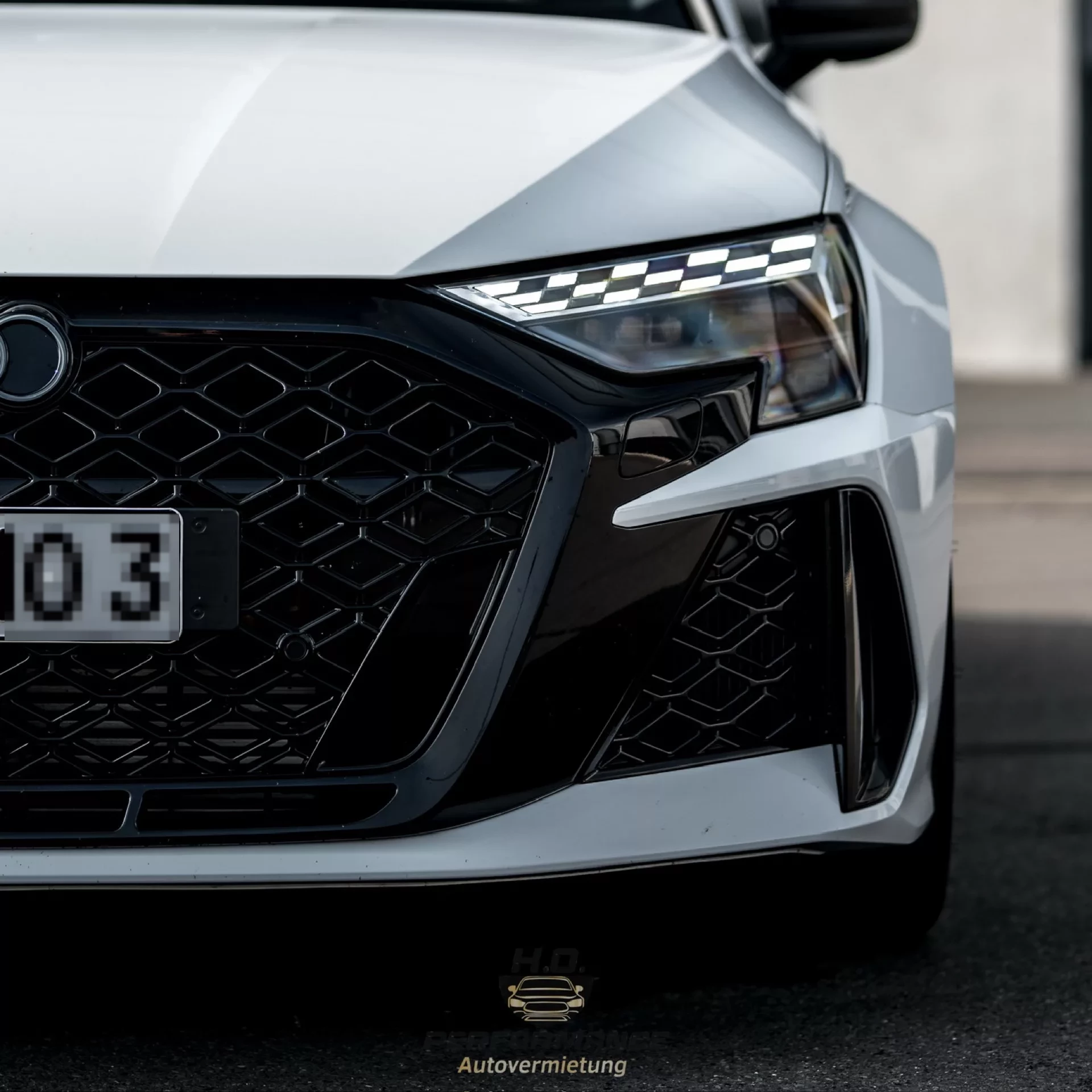 Audi RS3 Facelift 2025 Front in Weiß mieten