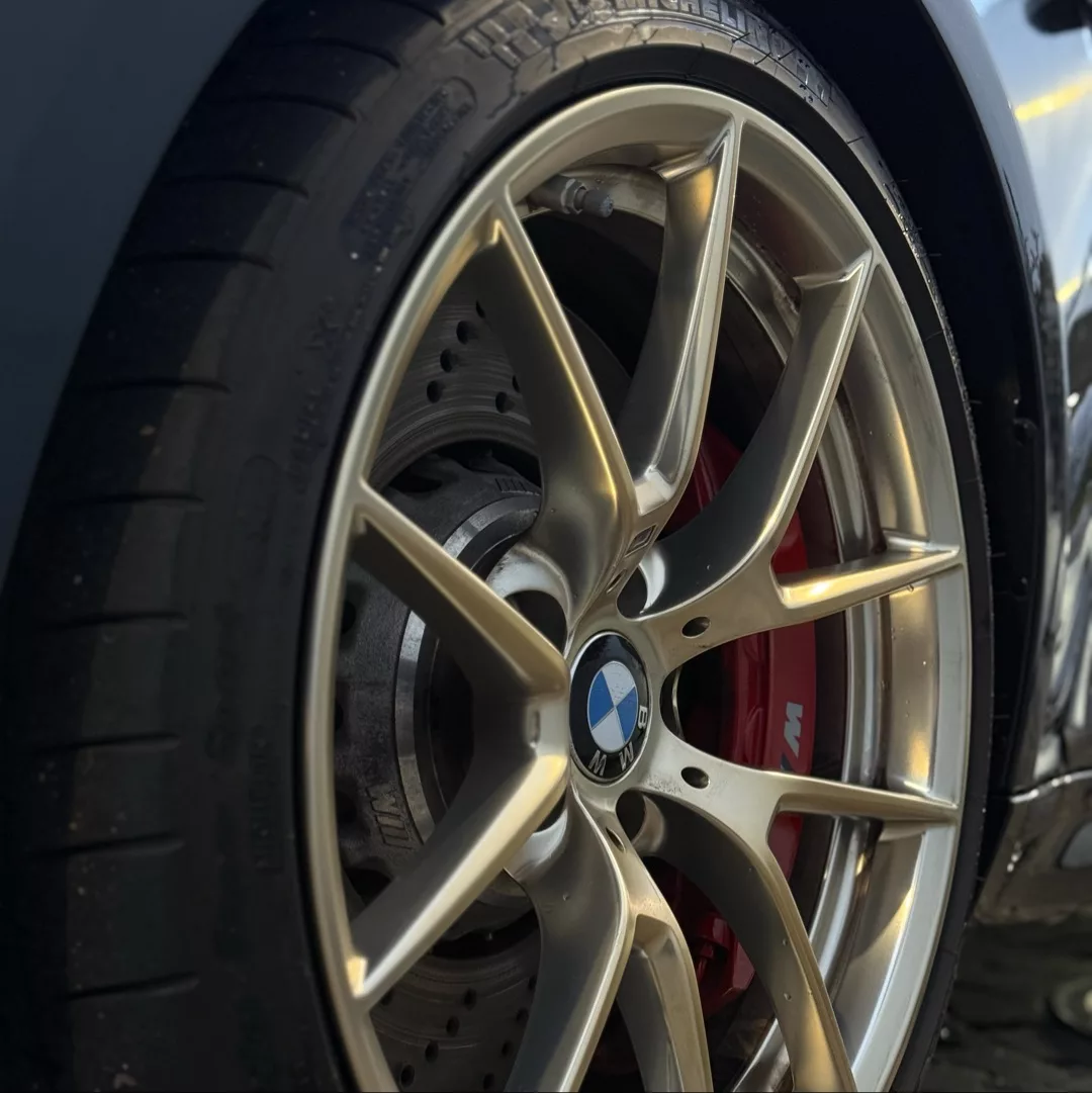 BMW M2 CS Grail Felge im Detail mieten.
