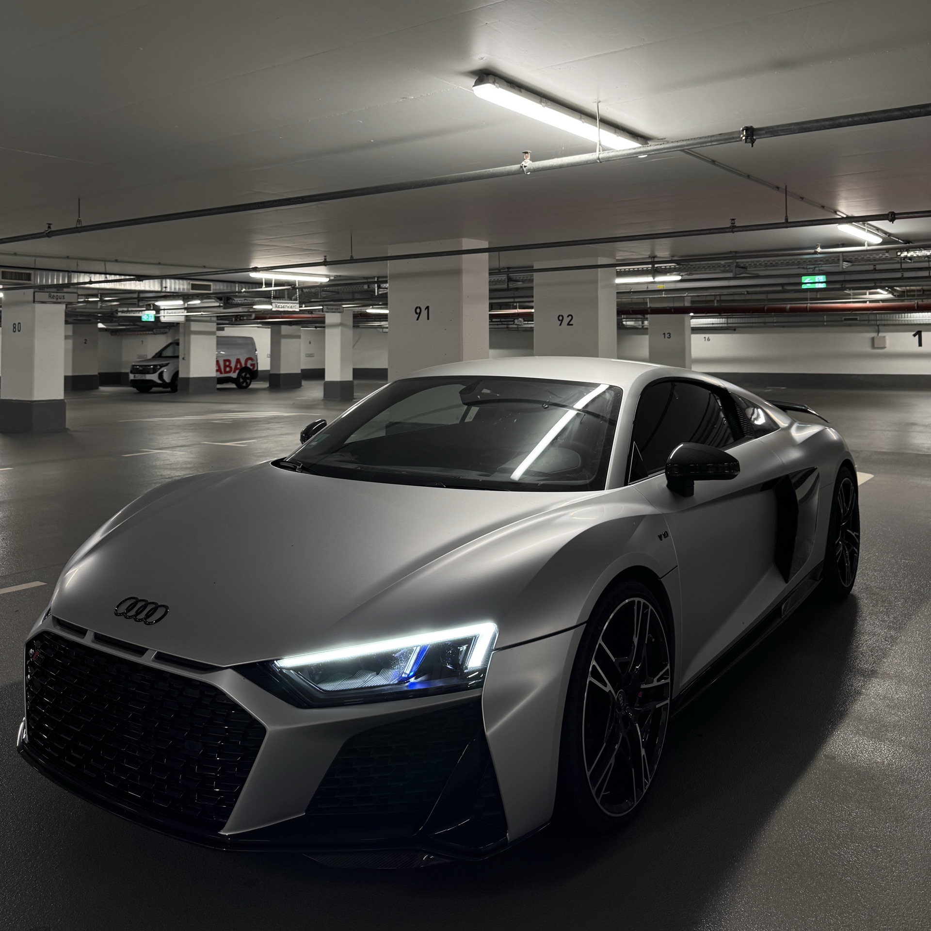 2023 Audi R8 Performance Coupé mit 620PS, Automatik, 2.9s (0-100) - Mieten in Köln