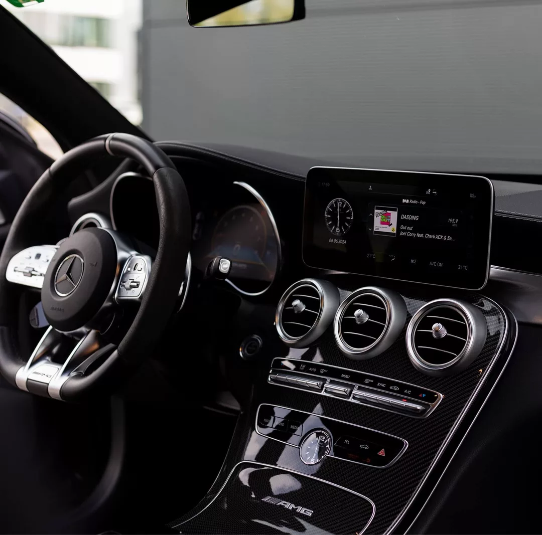 Mercedes Benz C63s Coupé Innenraum mit Armaturenbrett mieten