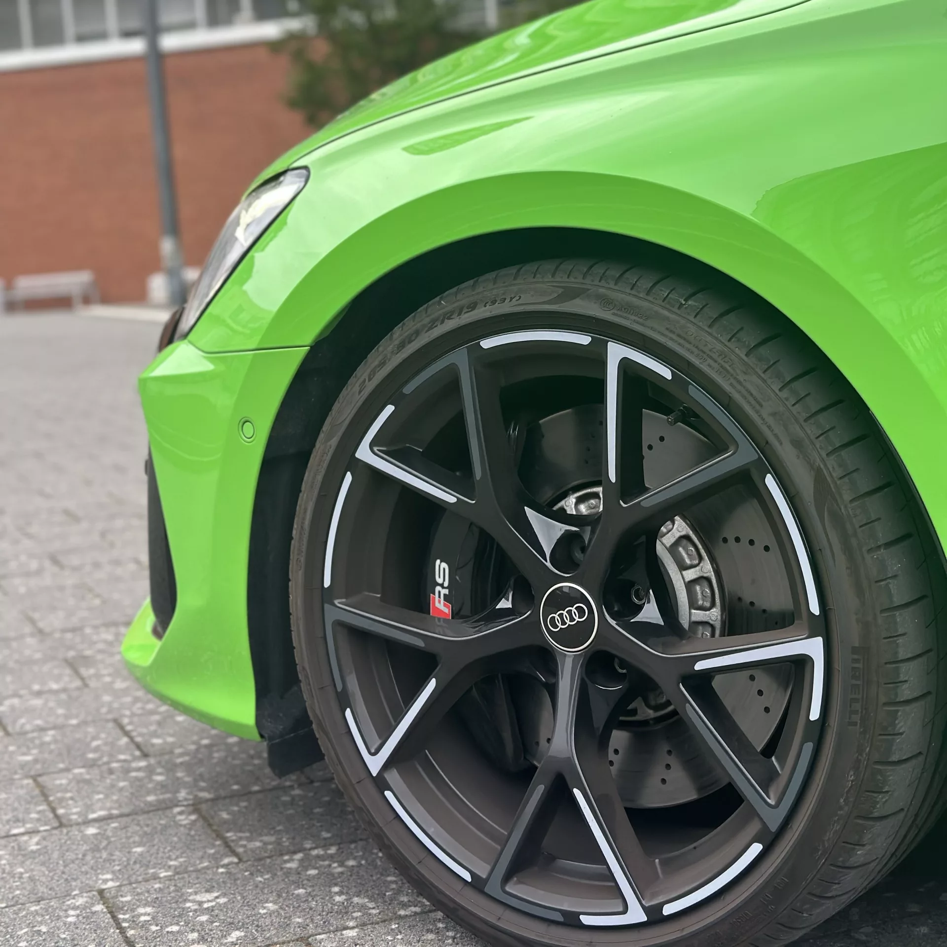 Audi RS3 Sportback in Grün - Detailansicht Felge - mieten