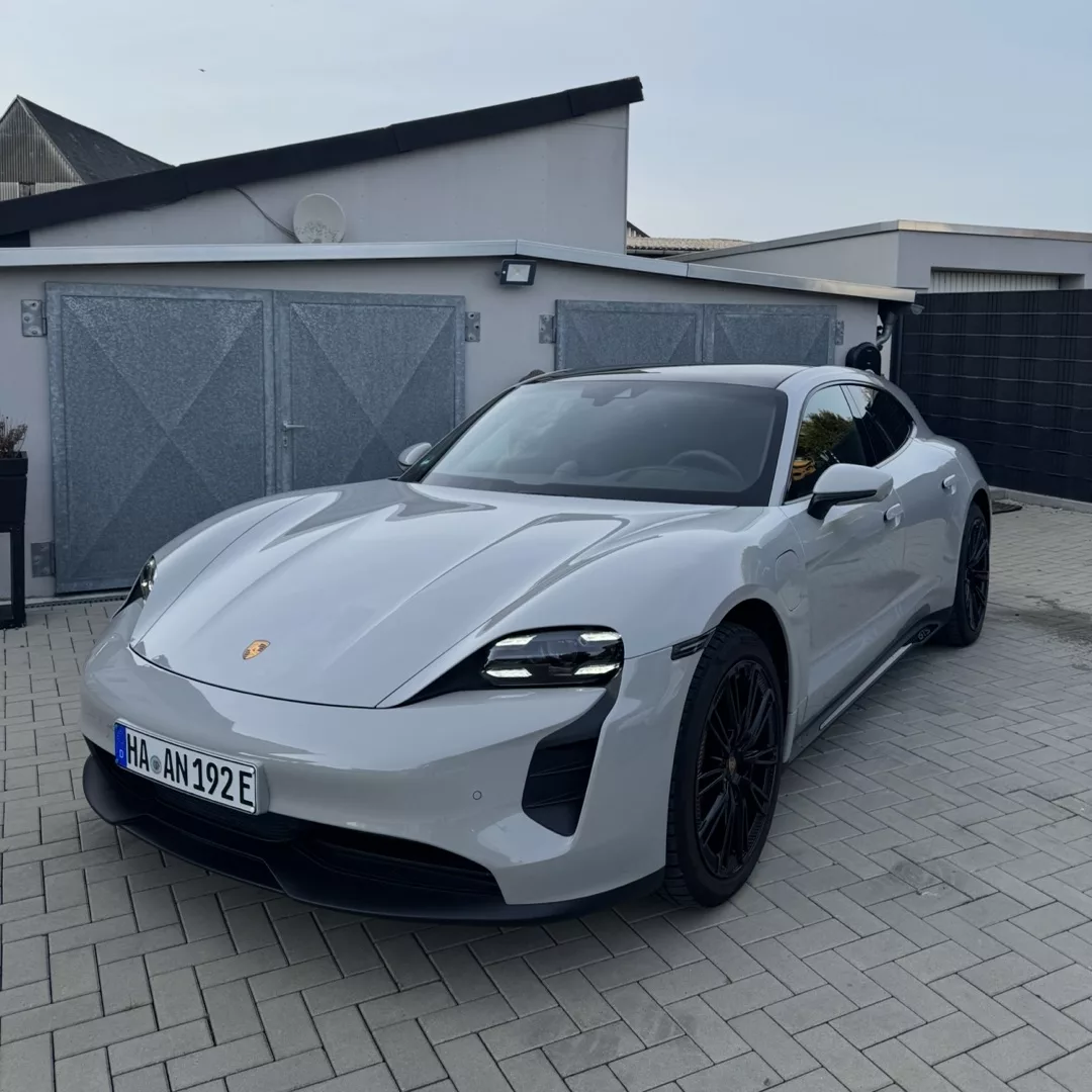 PORSCHE TAYCAN GTS