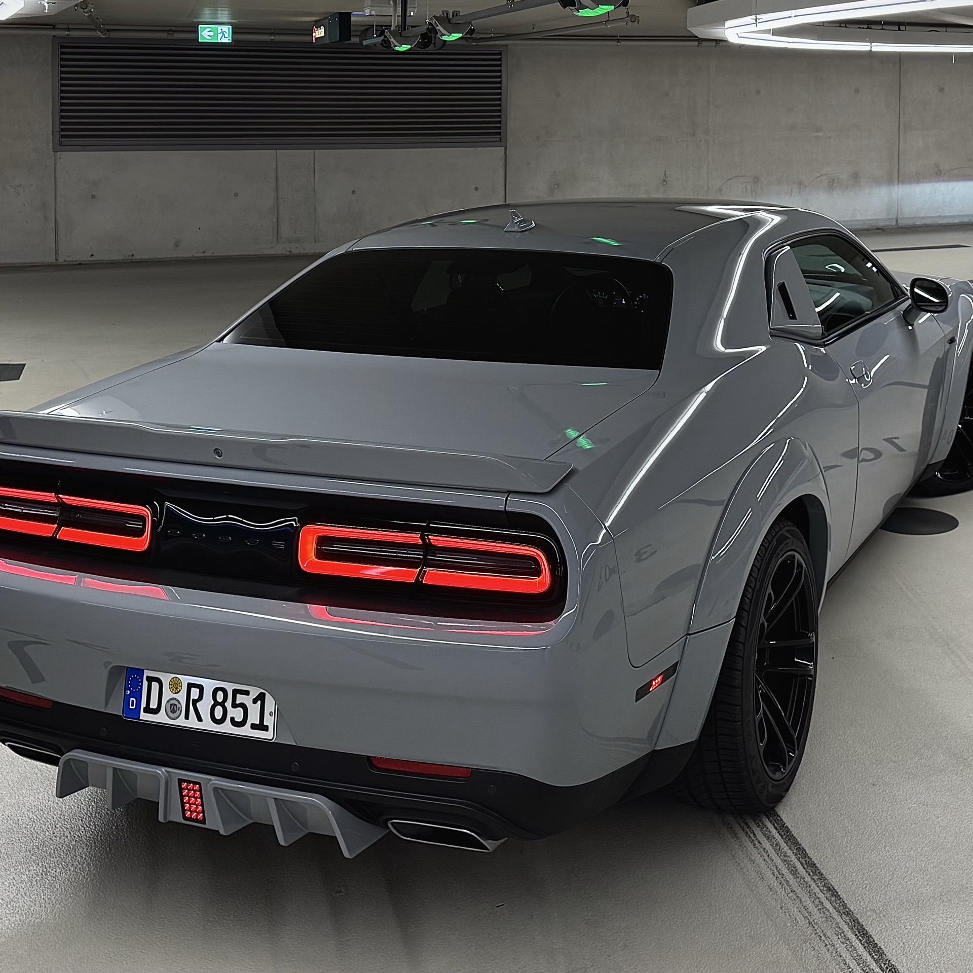 2019 Dodge null Rückansicht - Mieten in Düsseldorf