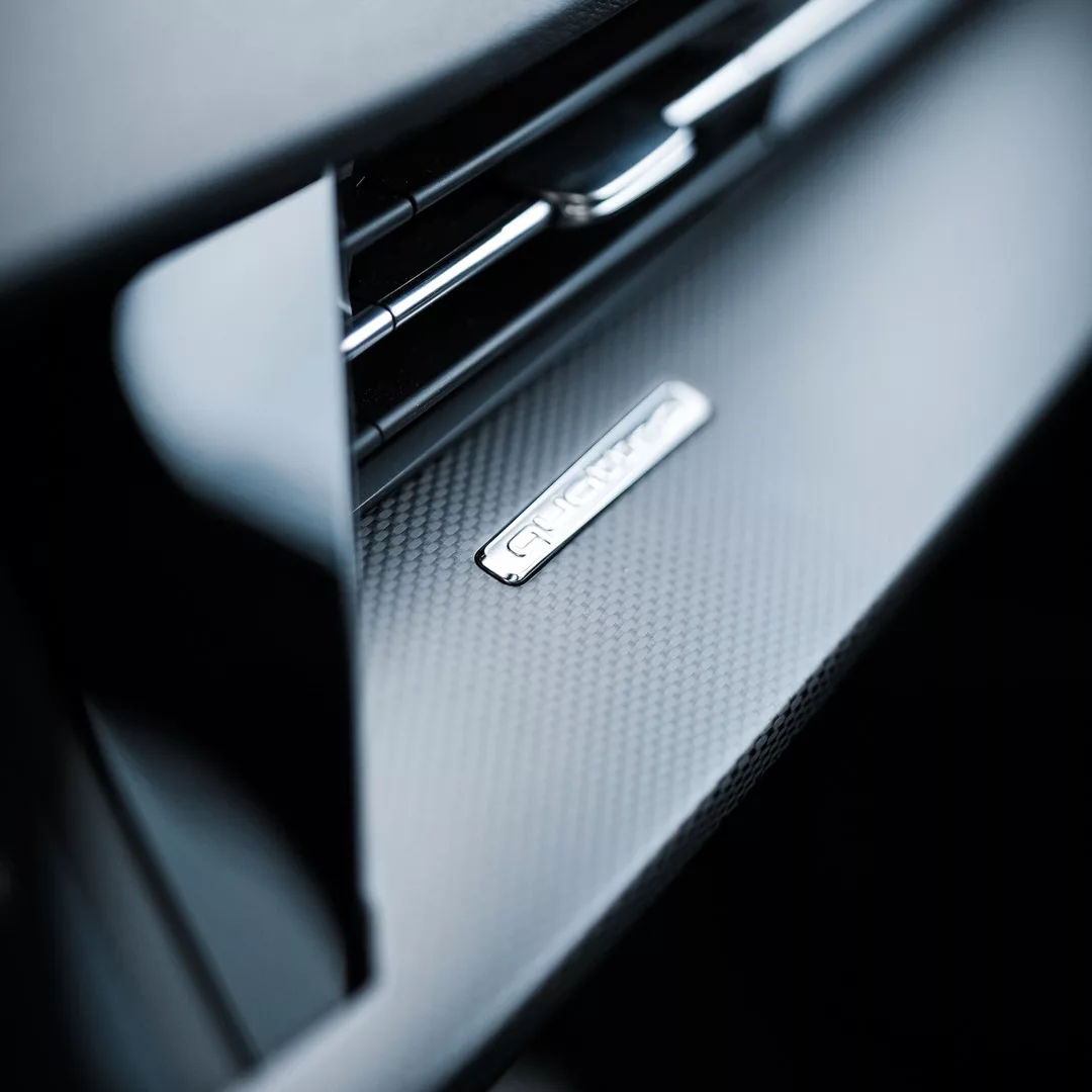 AUDI RS3 Innenraum Detailaufnahme Armaturenbrett mieten.