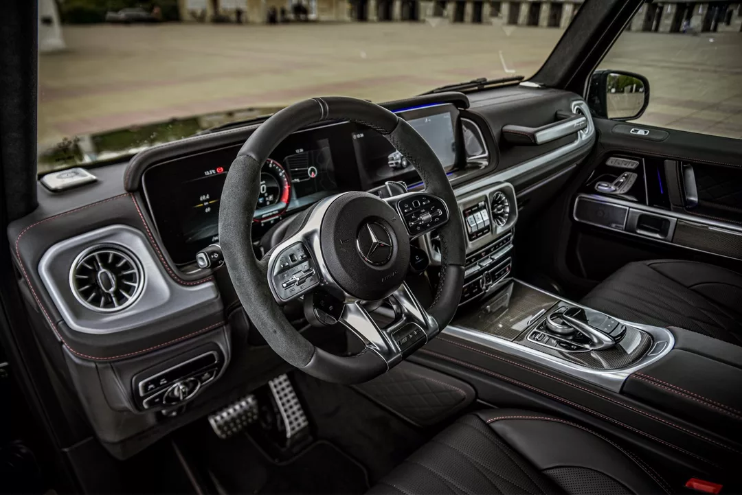 Mercedes-Benz G63 AMG Innenraum mit Ledersitzen mieten.