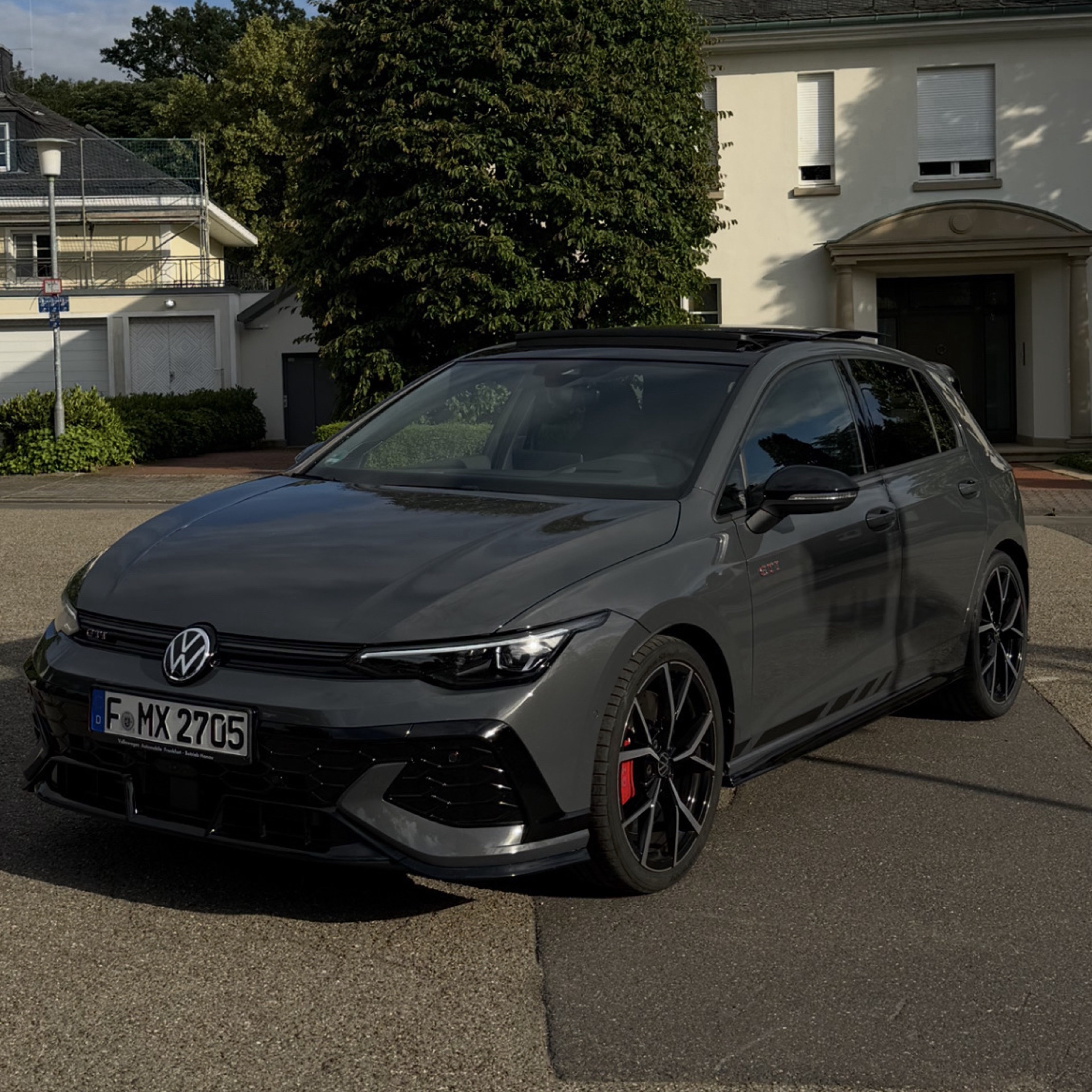 2025 VW Golf GTI Clubsport 2025 mit 300PS, Automatik, 5.6s (0-100) - Mieten in Frankfurt am Main
