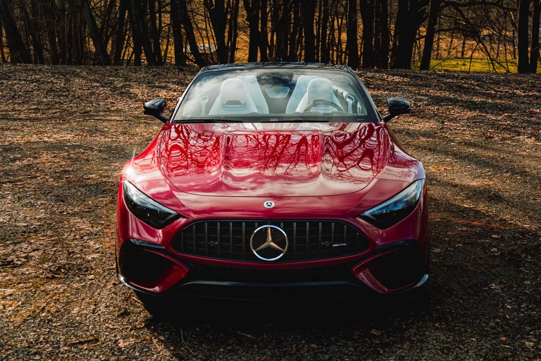 Mercedes SL 63 AMG in Rot Vorderansicht mieten