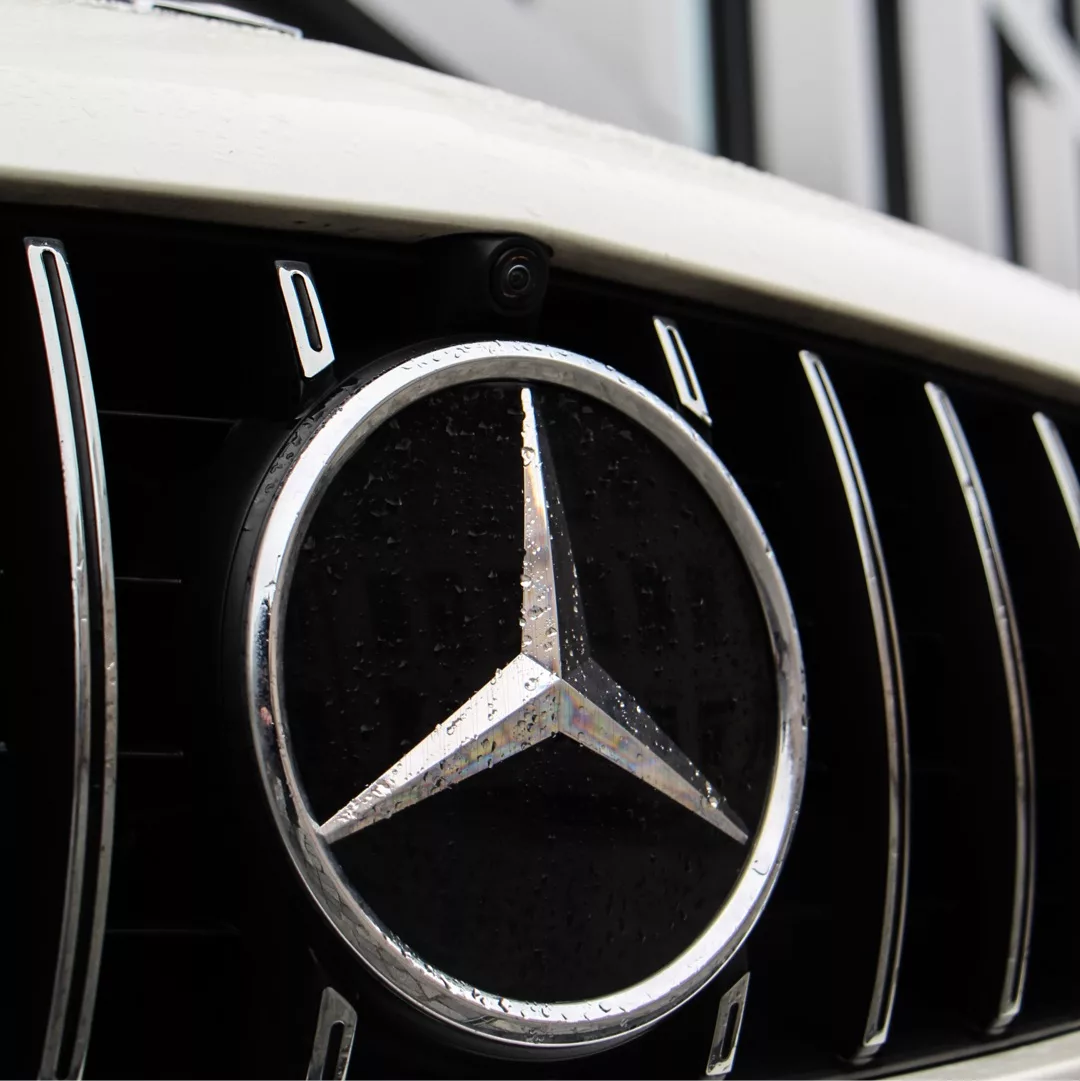 Mercedes-Benz C63s AMG Coupé Kühlergrill-Detailansicht mieten