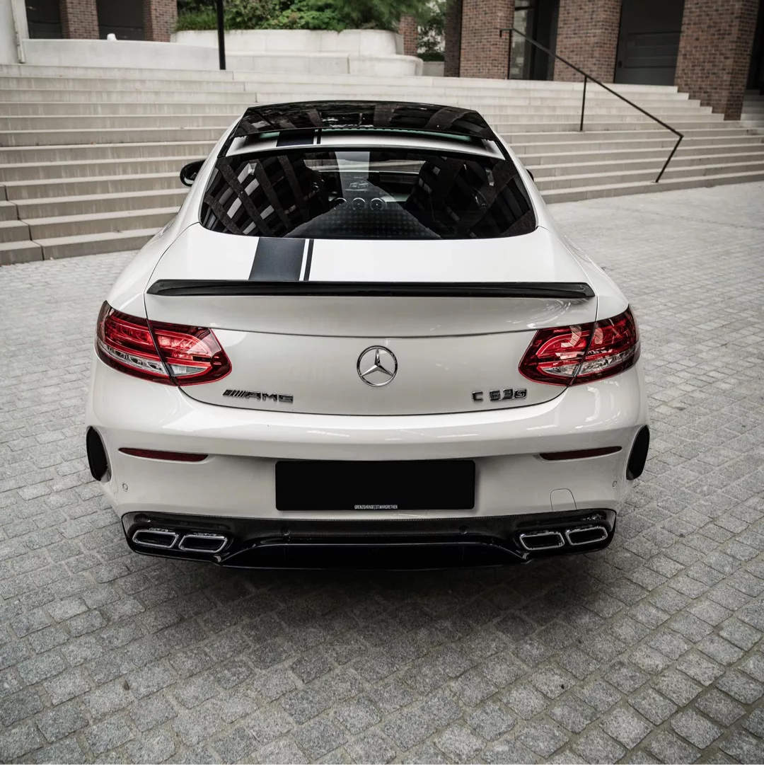 Mercedes C63s AMG Edition 1 in Weiß Rückansicht mieten