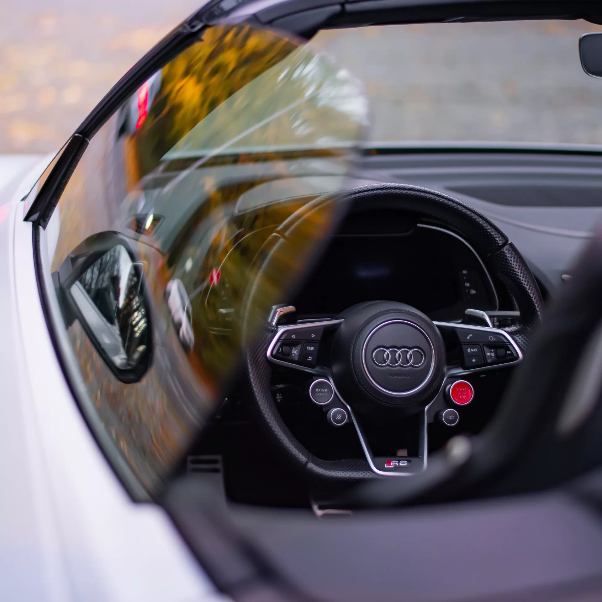 Audi R8 Performance Spyder Innenraum mit Lenkradansicht mieten