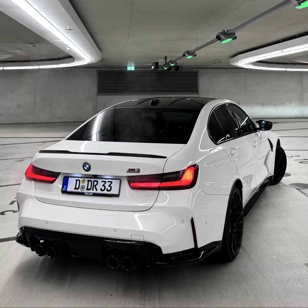 BMW M3 Competition in Weiß von hinten mieten