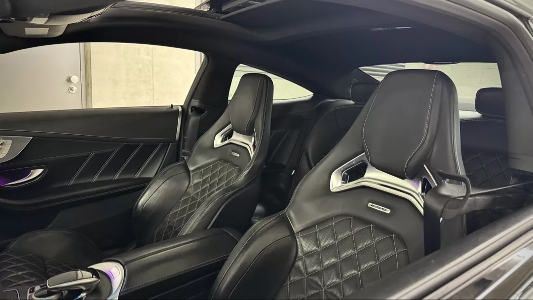 C63s AMG Coupé Innenraum mit Ledersitzen mieten