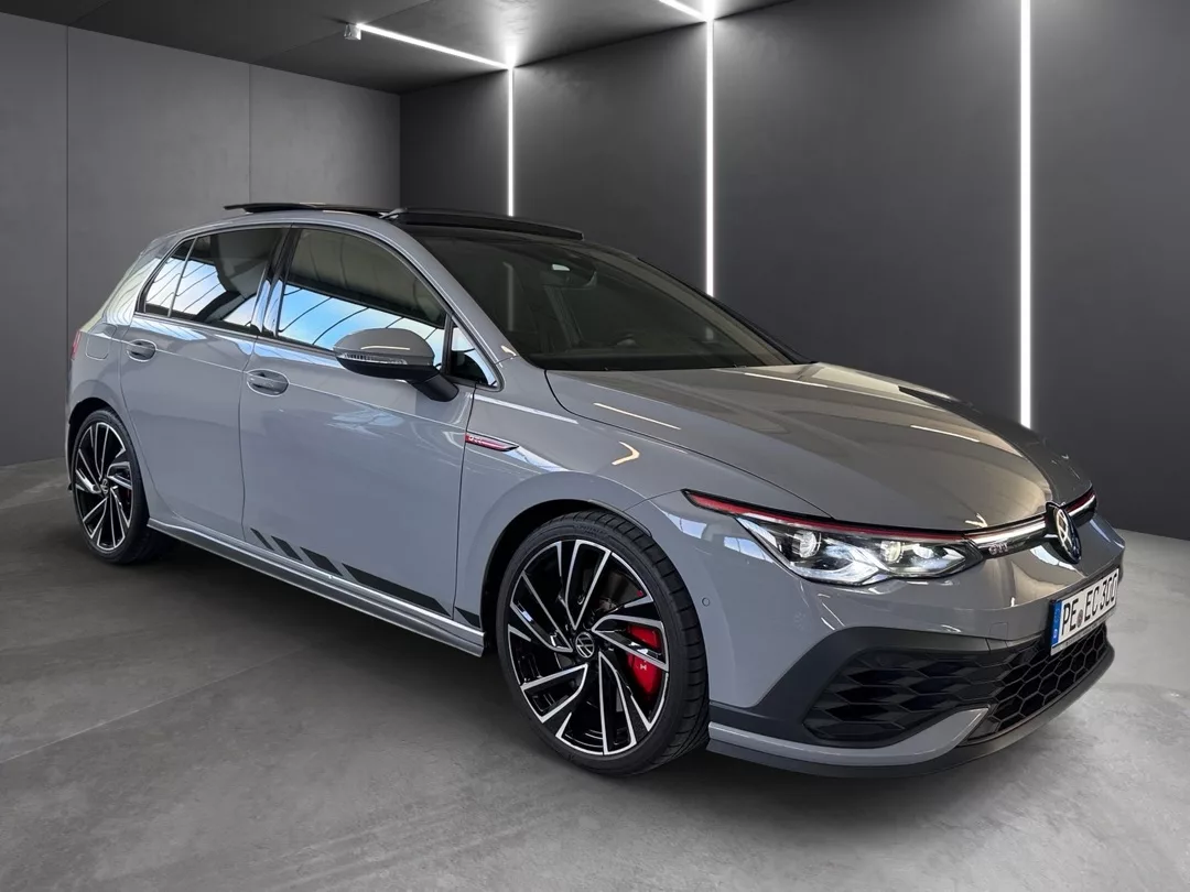 Golf 8 GTI Clubsport in Grau von schräg vorne mieten