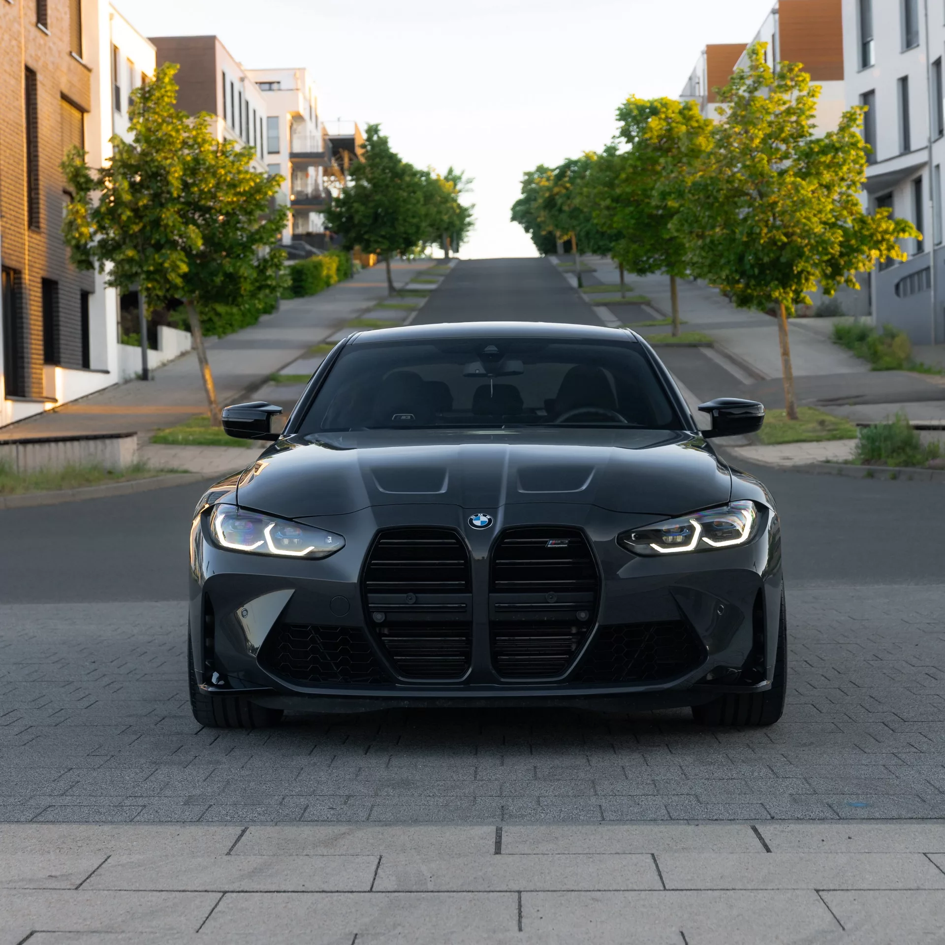 BMW M3 Competition XDrive in Schwarz Frontansicht mieten