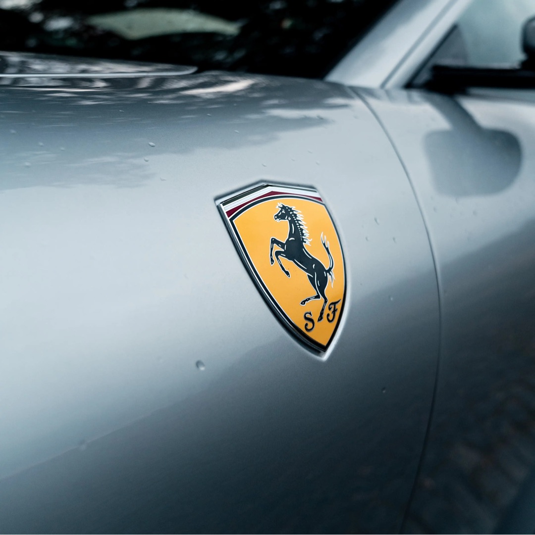 2021 Ferrari null Detail - Mieten in Helsa