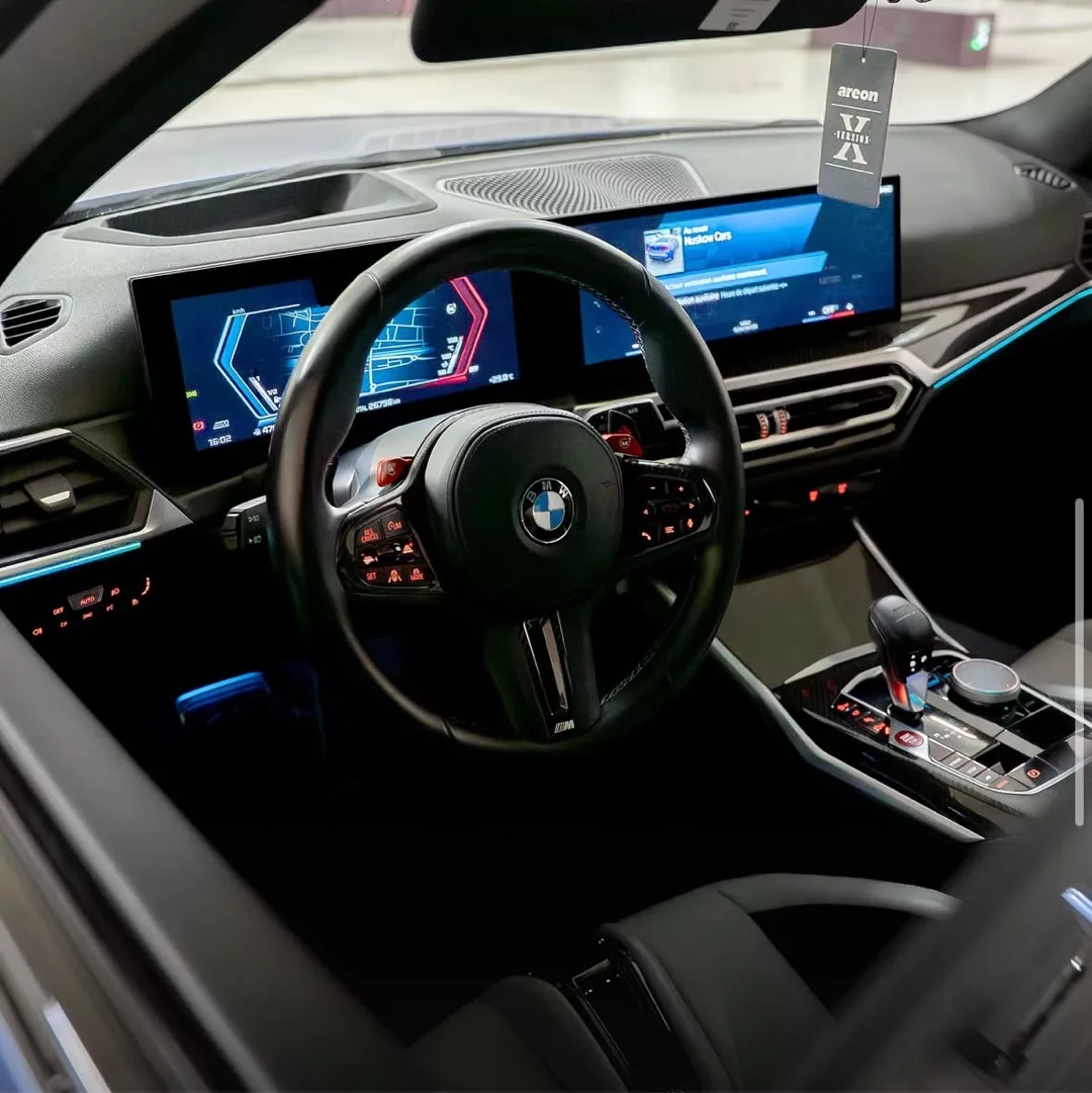 BMW M3 Competition Cockpit mit modernem Armaturenbrett mieten