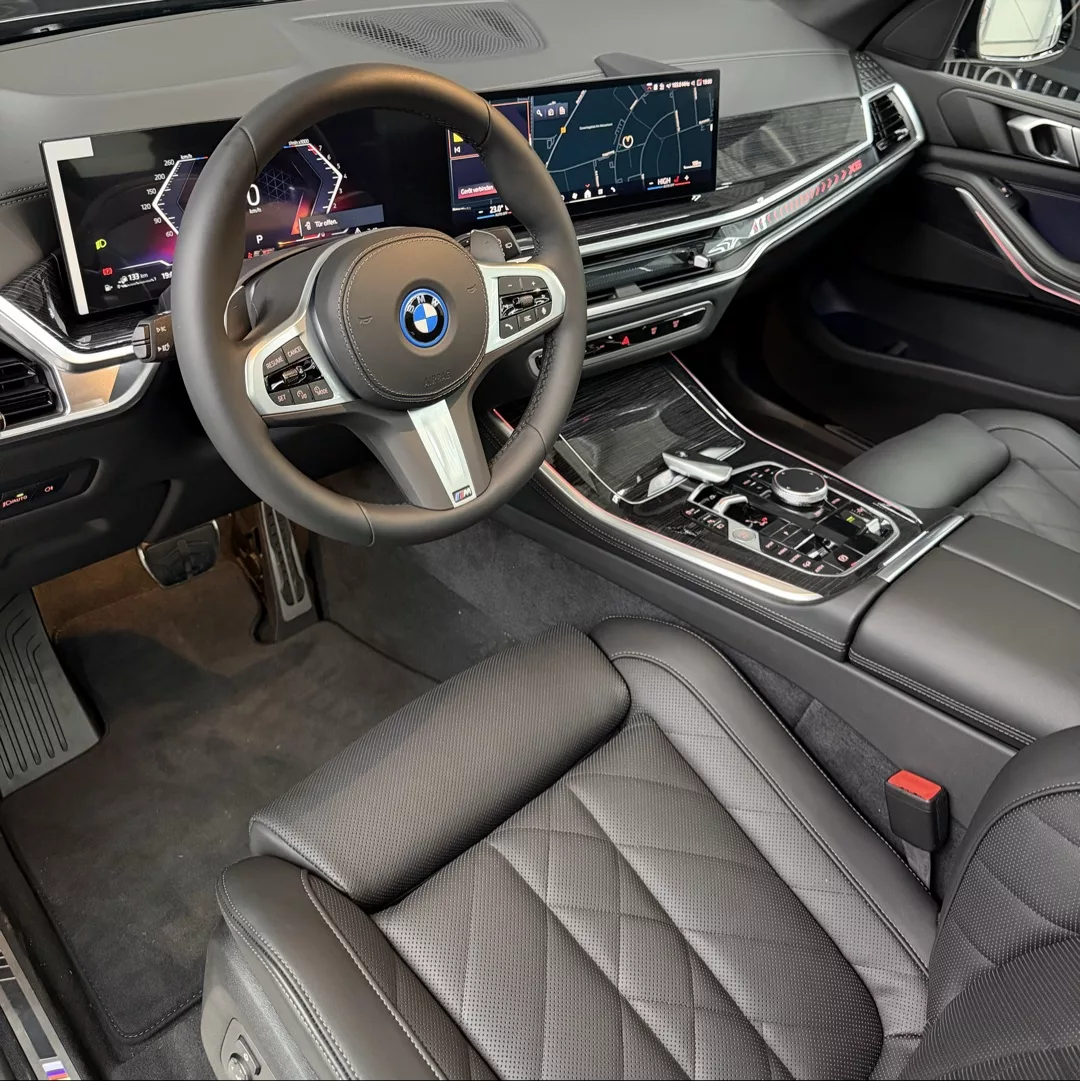 BMW X5 Innenraum 2025 mit Ledersitzen mieten