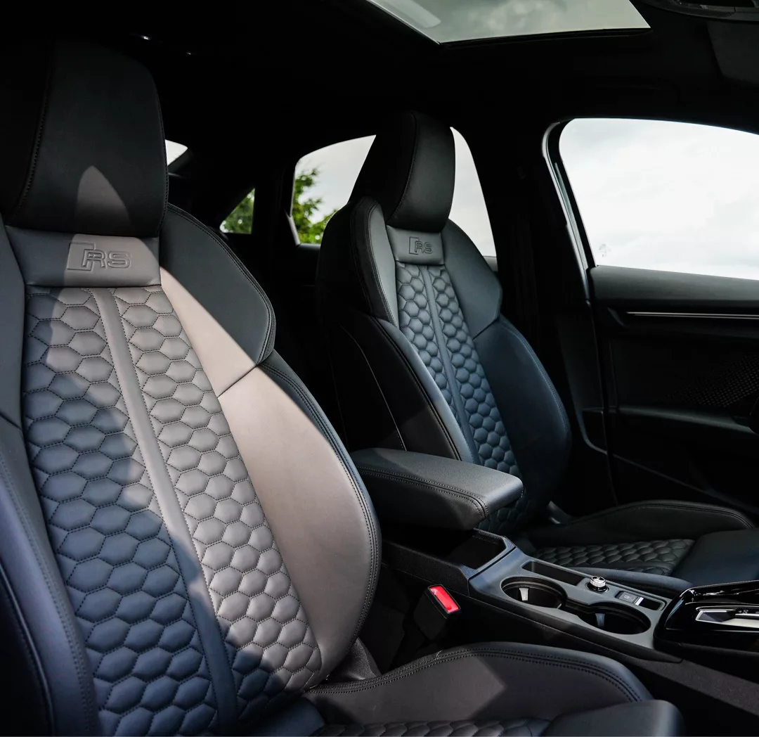 RS3 Limousine Facelift Innenraum mit Ledersitzen mieten