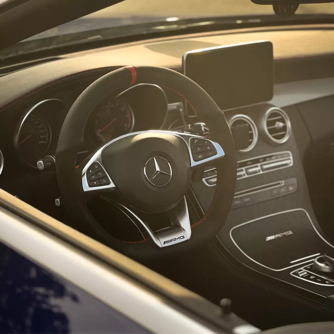 BRABUS 450 Cabrio Innenraum mit Sportlenkrad mieten