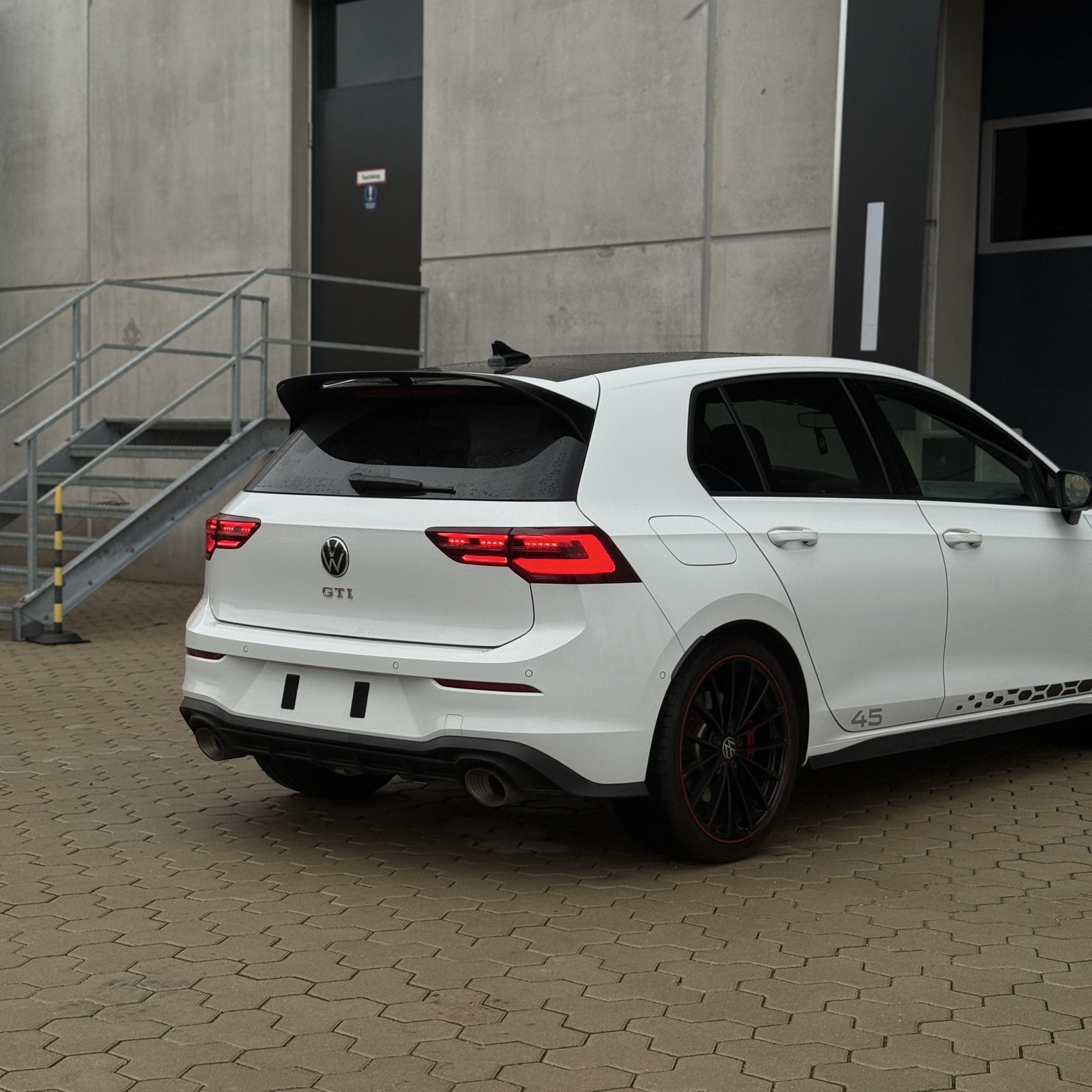 2022 VW null Rückansicht - Mieten in Düsseldorf