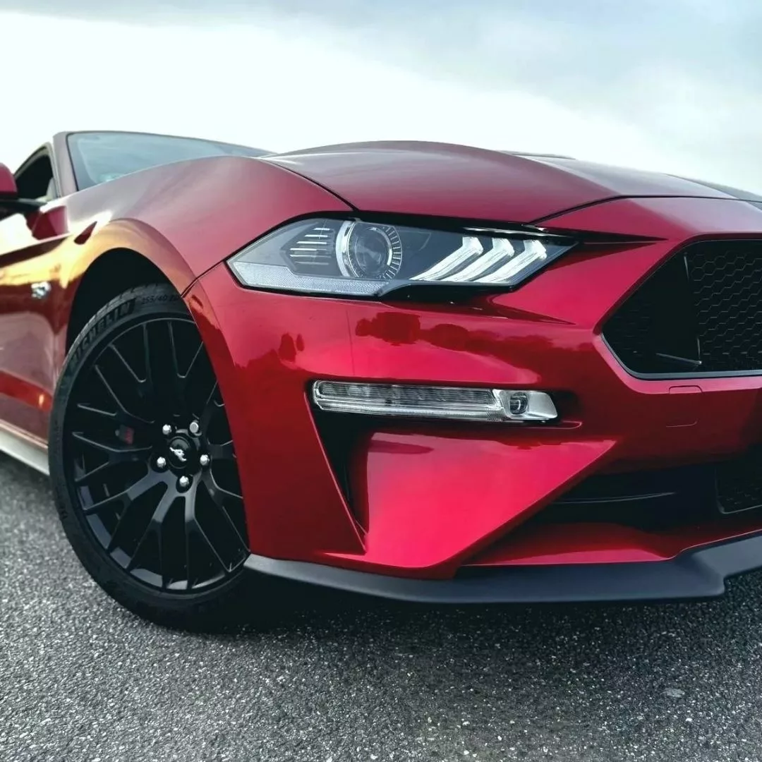 Mustang GT V8 5.0 in Rot mieten - Frontansicht