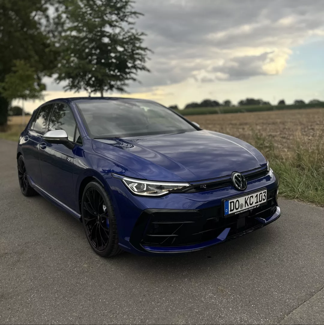Golf 8R Performance in Blau mieten - Vorderansicht