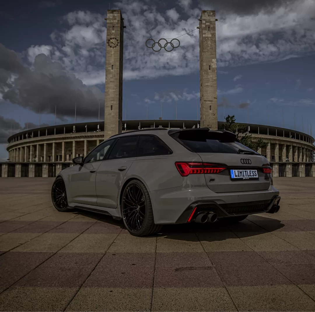 Audi RS6-S ABT 2025 in Grau vor Olympiastadion mieten.