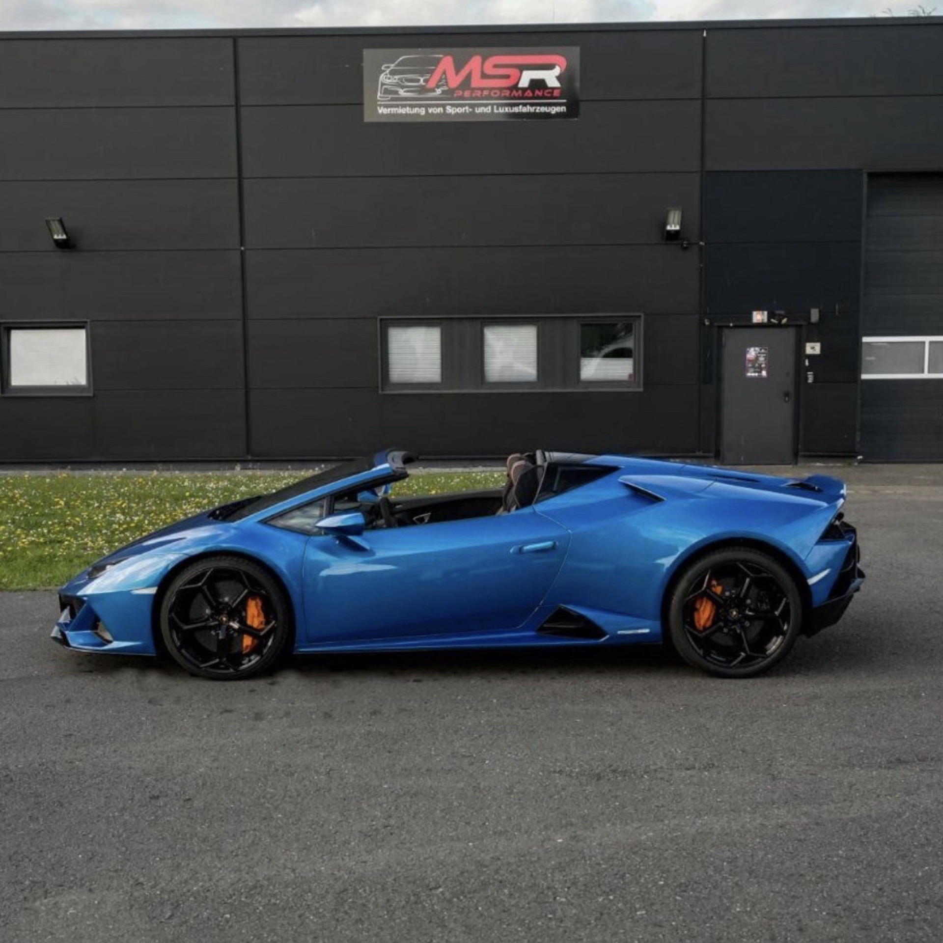 2018 Lamborghini null Seitenansicht links - Mieten in Lippstadt