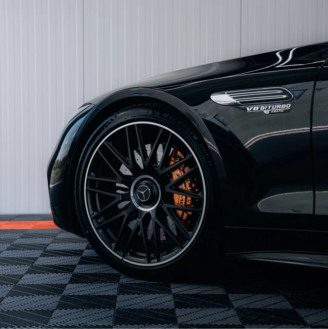 Mercedes-Benz SL 63 AMG Detailansicht der Felgen mieten