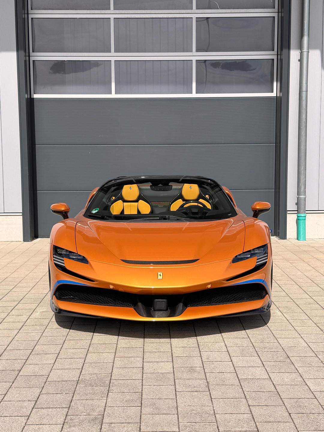 2025 Ferrari null Innenraum Cockpit - Mieten in Klosterlechfeld