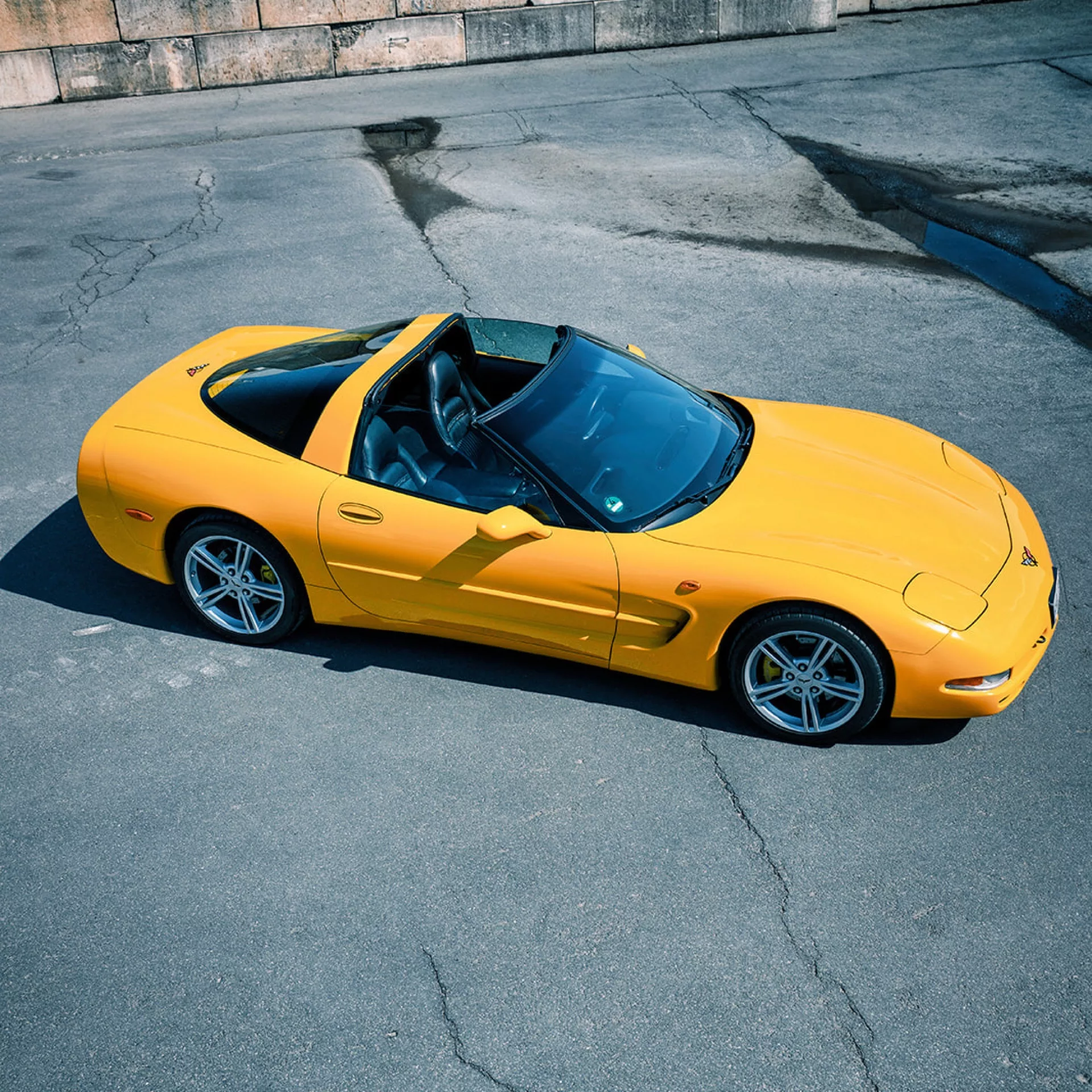Corvette C5 Cabrio in Gelb von oben mieten