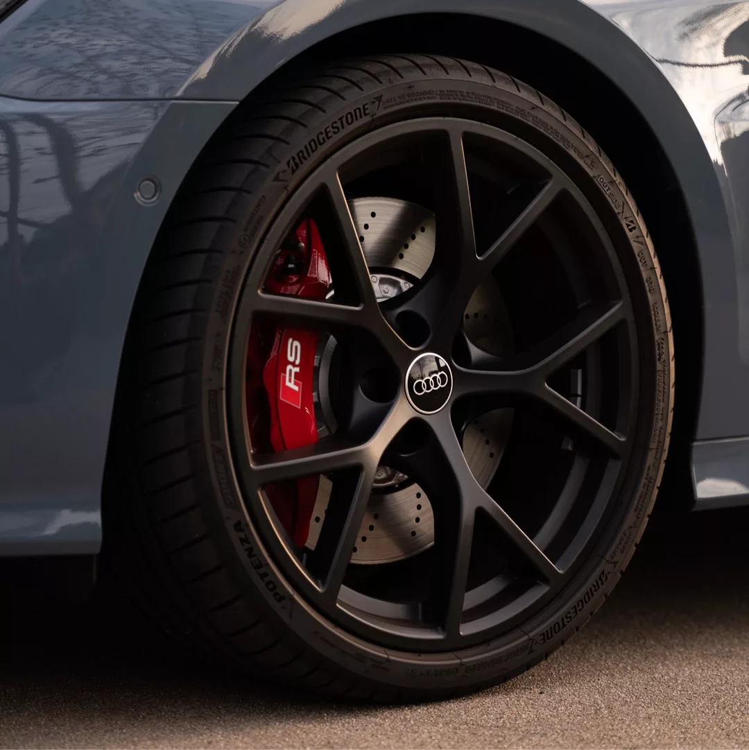 Audi RS3 Facelift Limousine Detailansicht Radkasten mieten