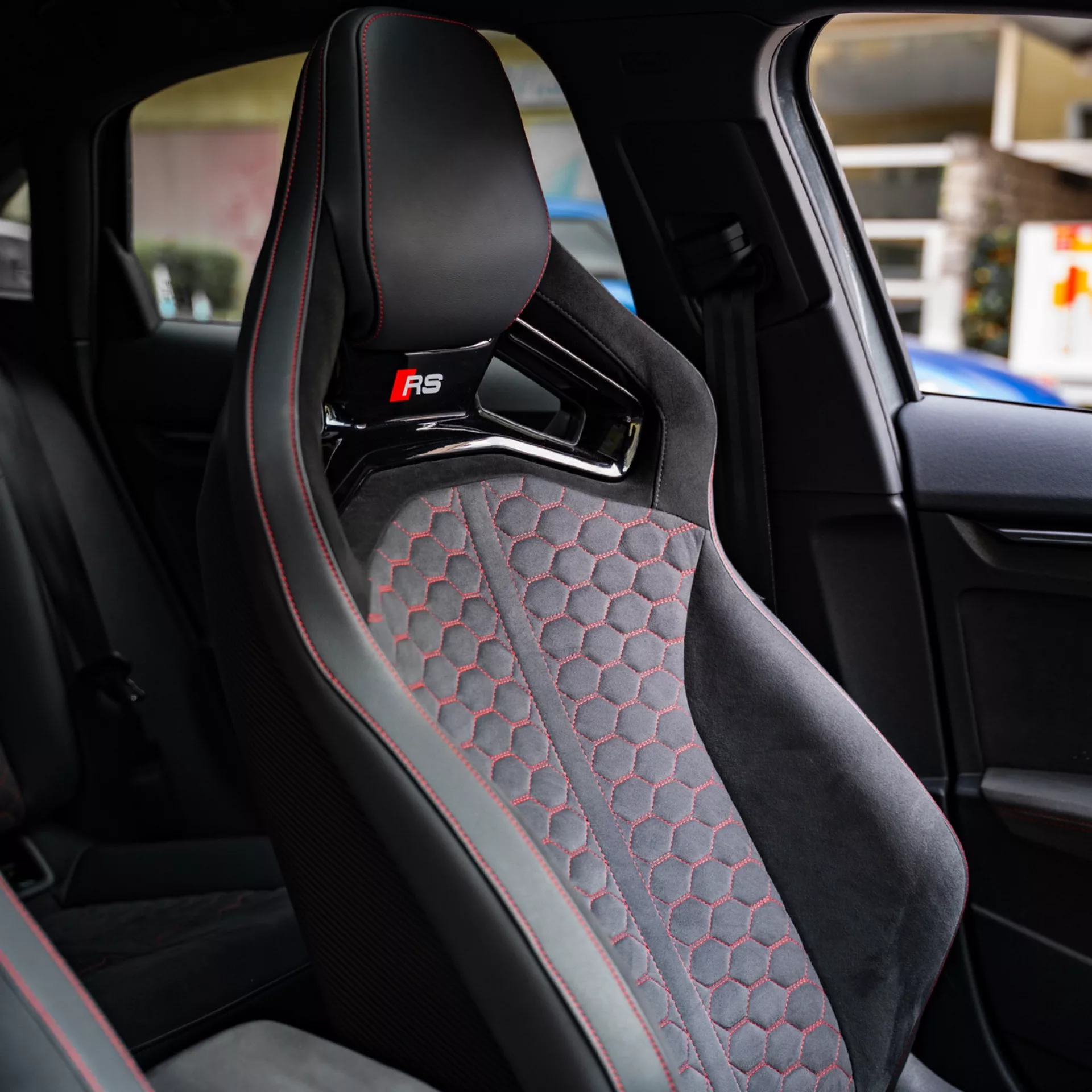Audi RS3 FACELIFT Innenraum Sportsitz Design mieten