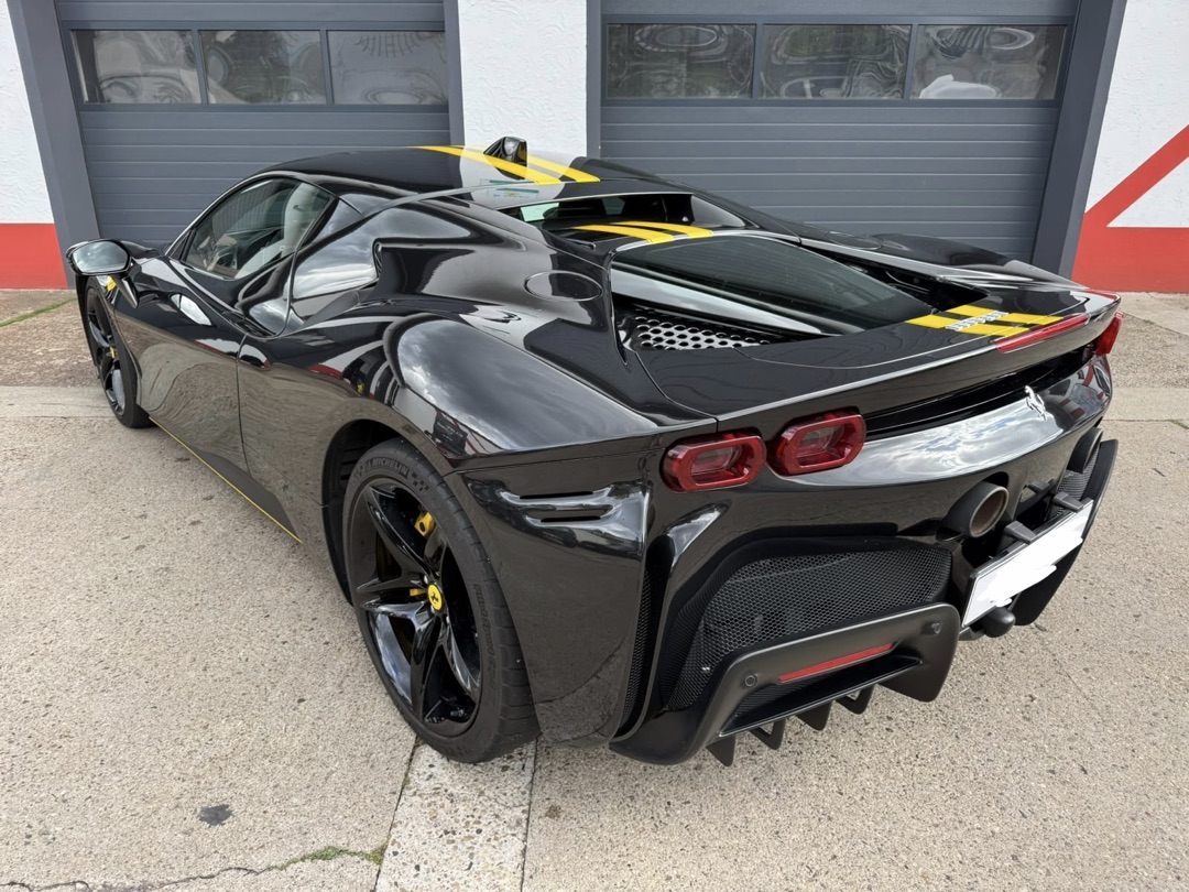 2025 Ferrari null Innenraum Cockpit - Mieten in Berlin